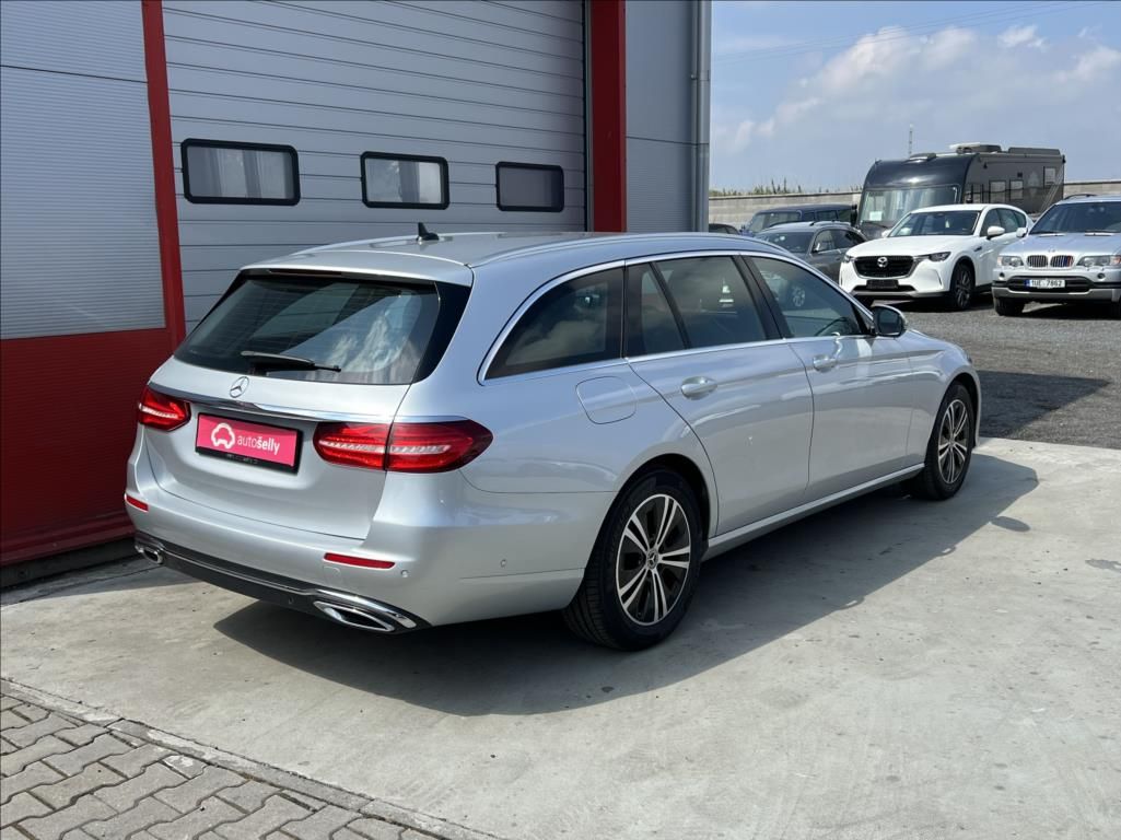 Mercedes-Benz Třídy E, 2,0 E 220 d / 9G-TRONIC - fotka 5
