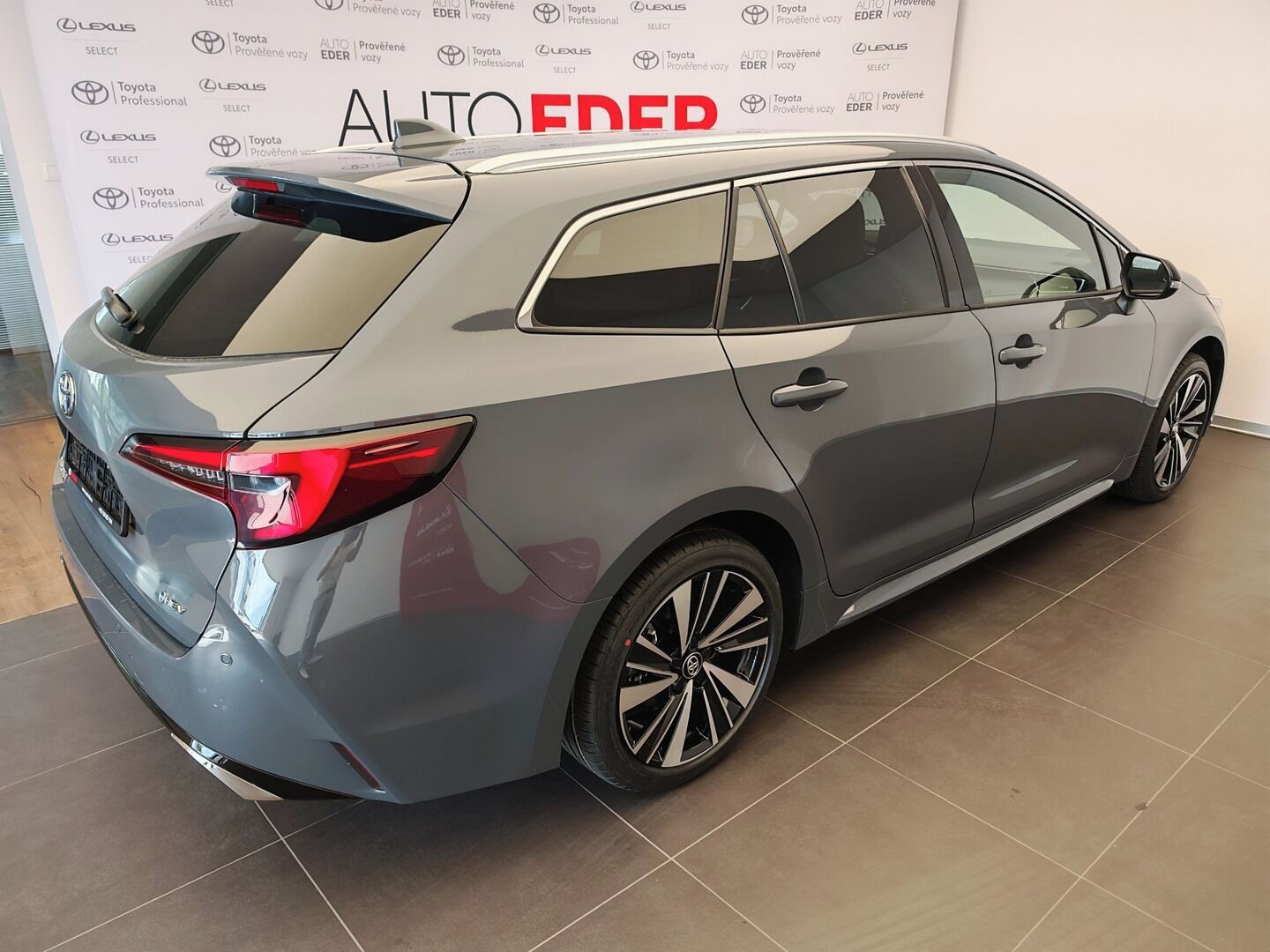 Toyota Corolla, 2.0 Hybrid e-CVT Style - fotka 4