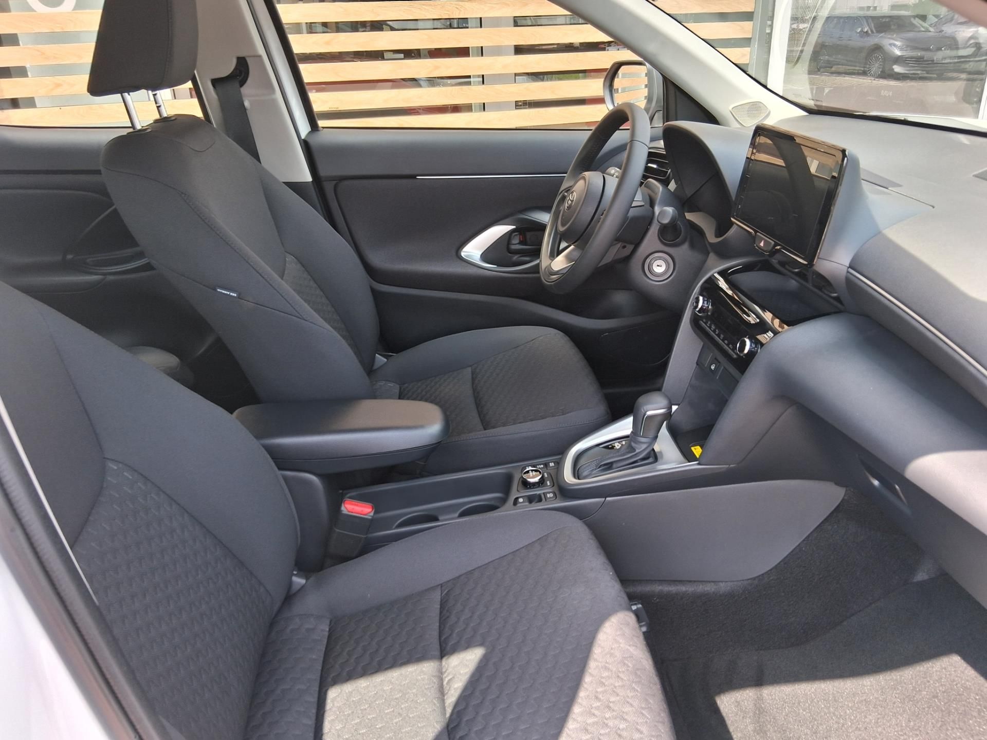 Toyota Yaris Cross, 1,5 HEV 4X4 LIMITED EDITION - fotka 4