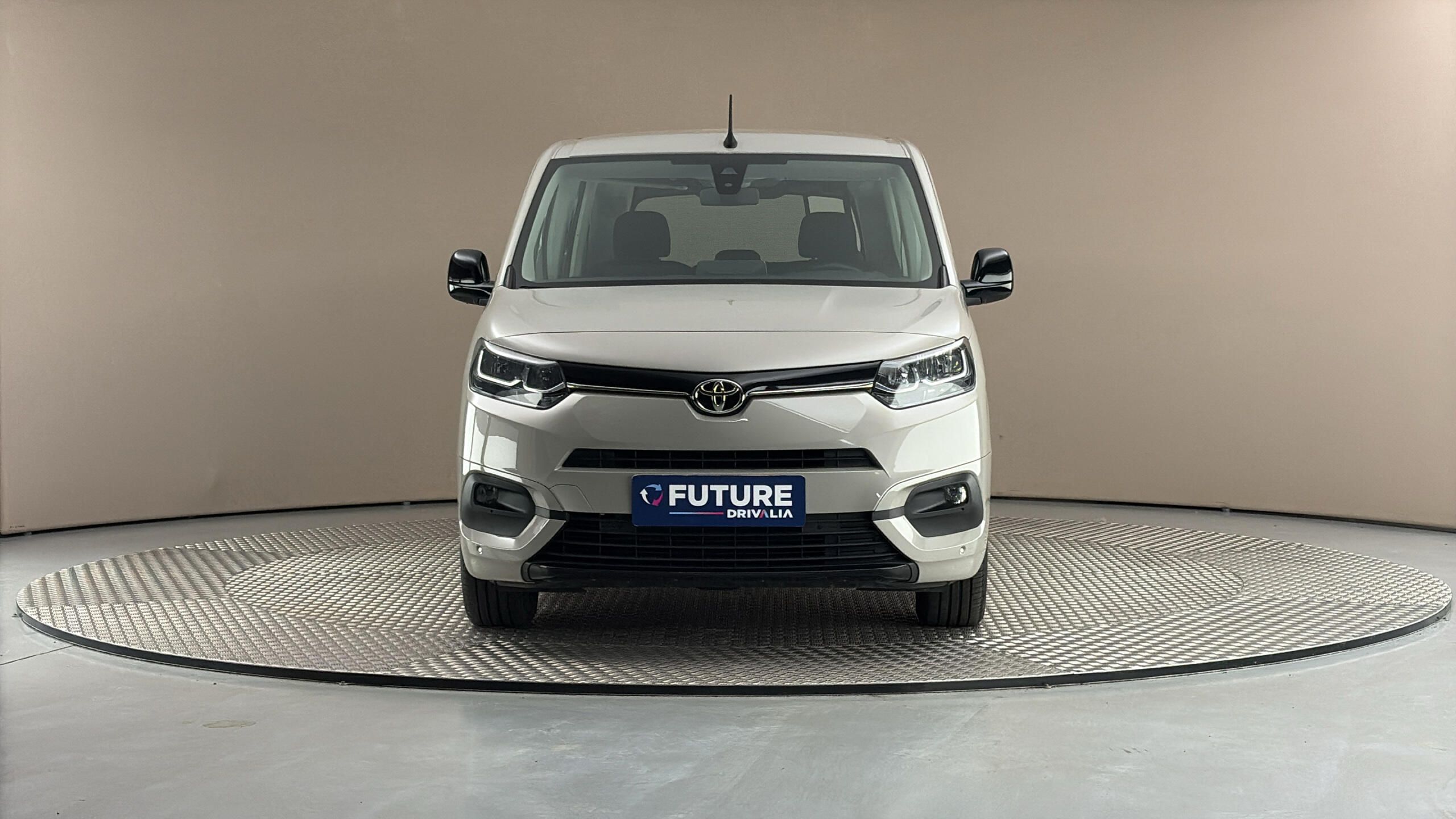 Toyota Proace City Verso, 1.2 L2 Shuttle - fotka 3