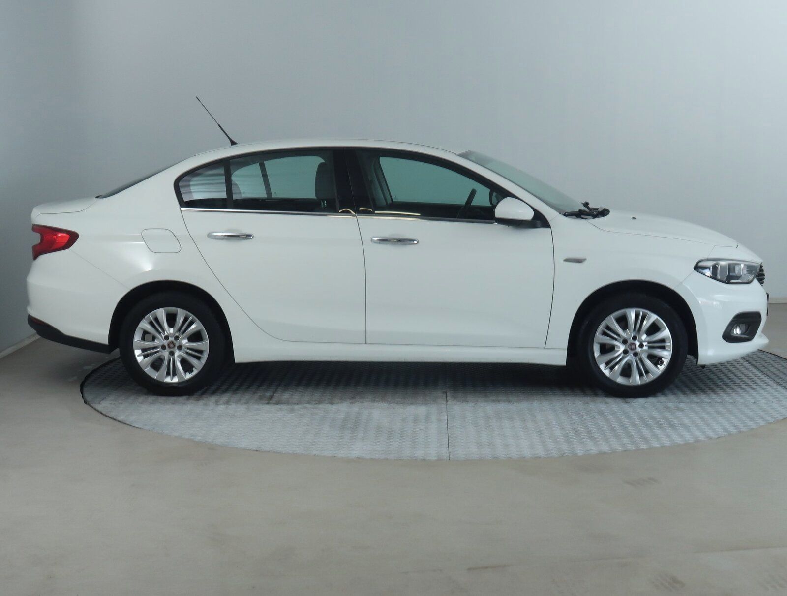 Fiat Tipo, 1.6 16V, Automat - fotka 6