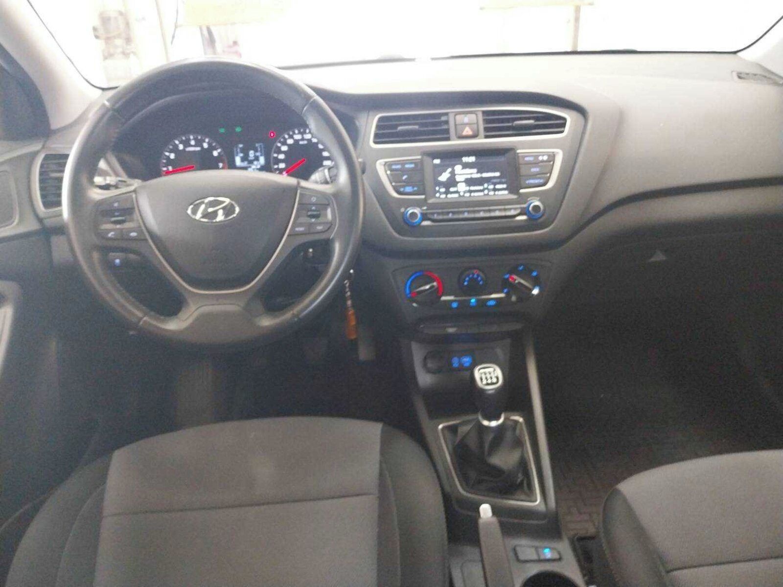 Hyundai i20, 1.2, Serv.kniha, Klima - fotka 3