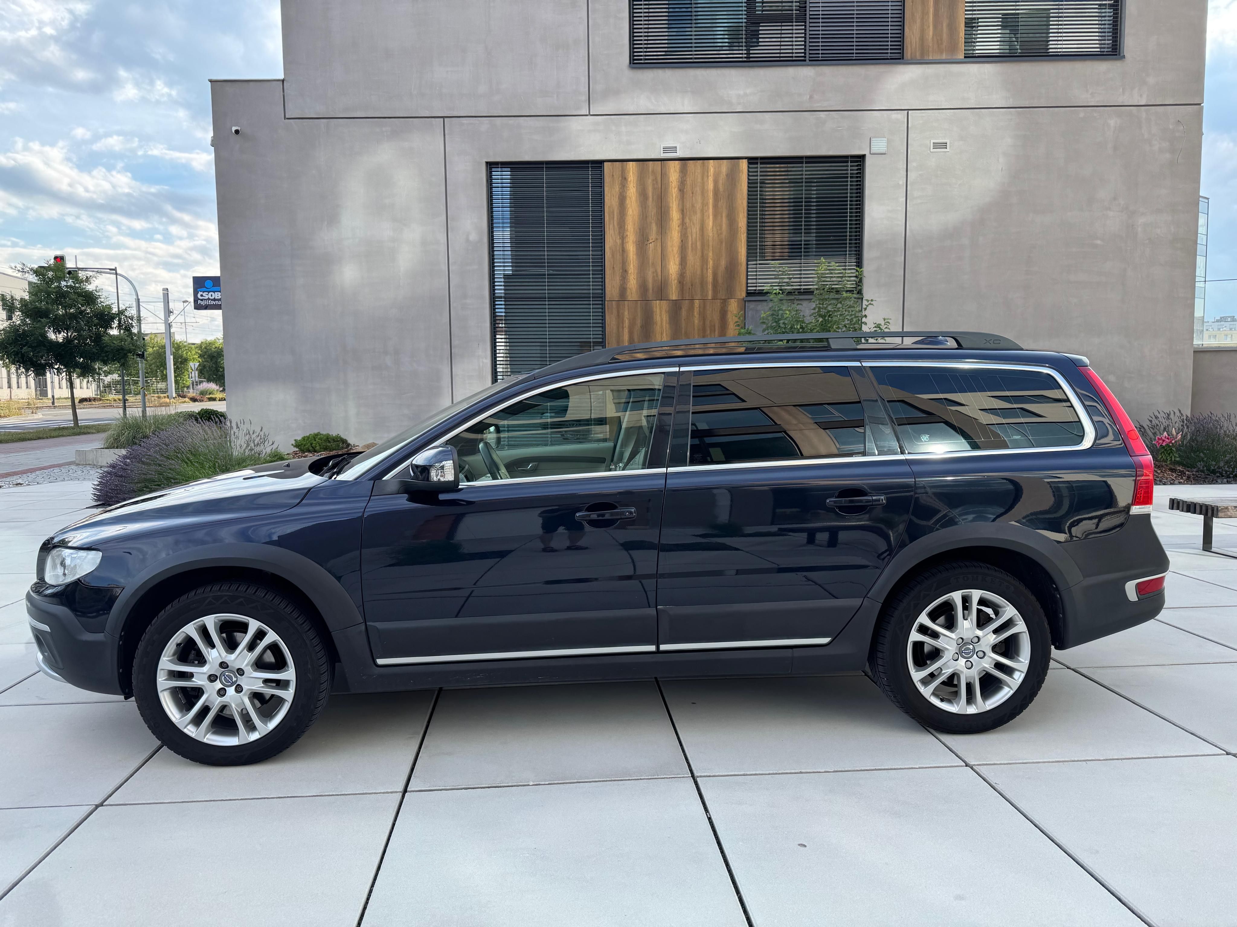 Volvo XC70, D5 162kW SUMMUM AUT AWD - fotka 2