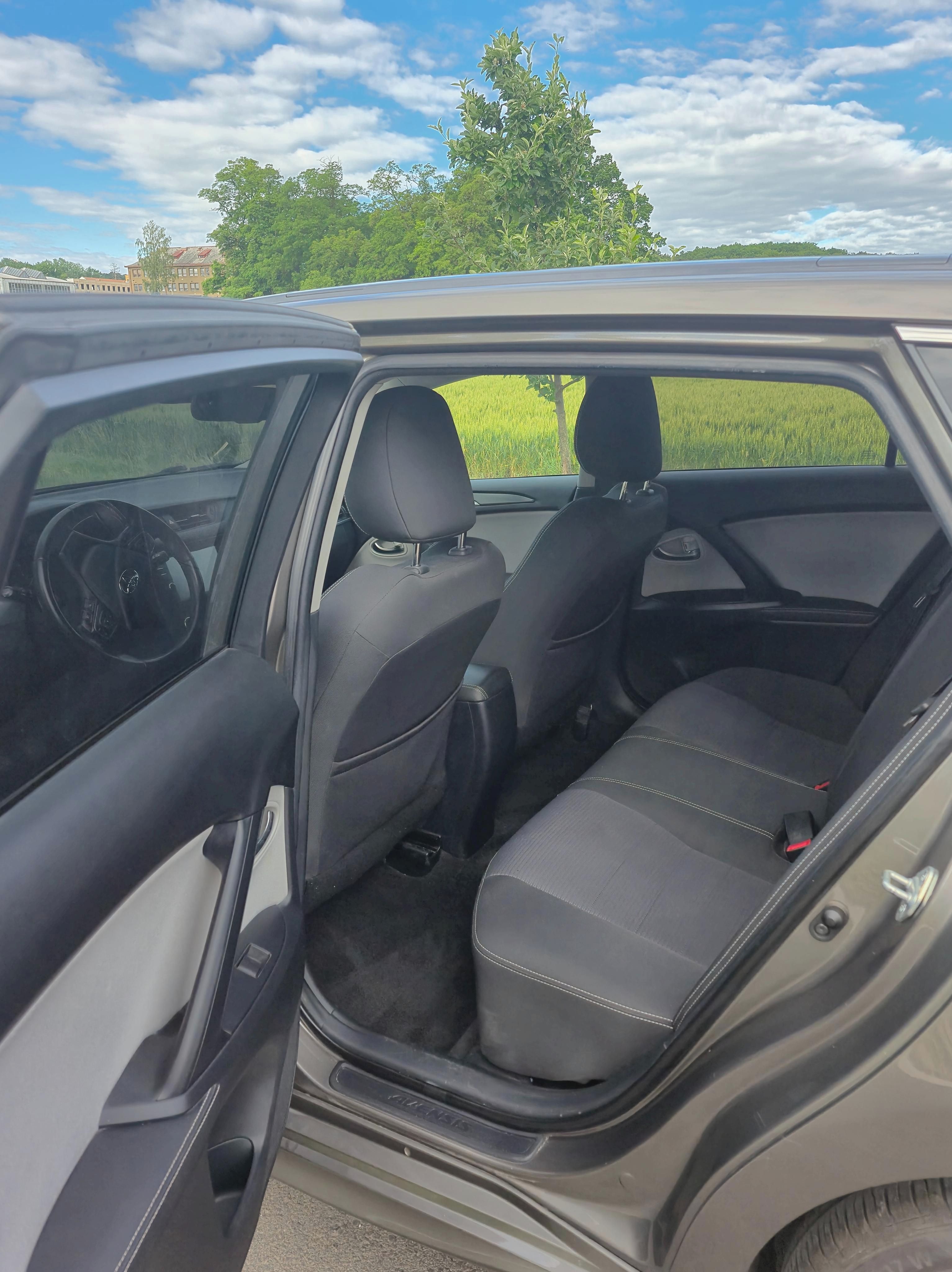 Toyota Avensis, 1.8 benzín - fotka 6