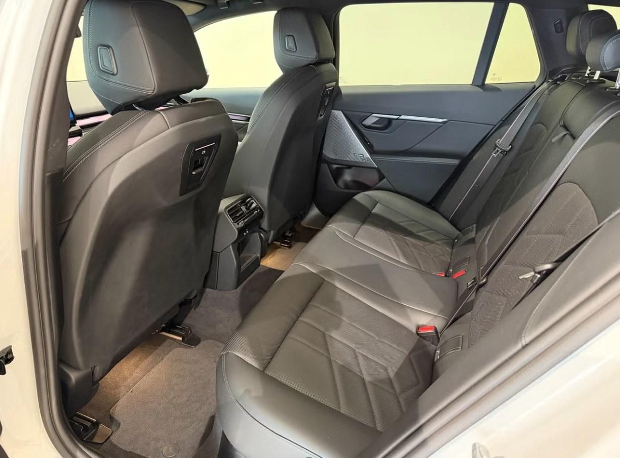 BMW i5, eDrive40 Touring M 360k HuD - fotka 6