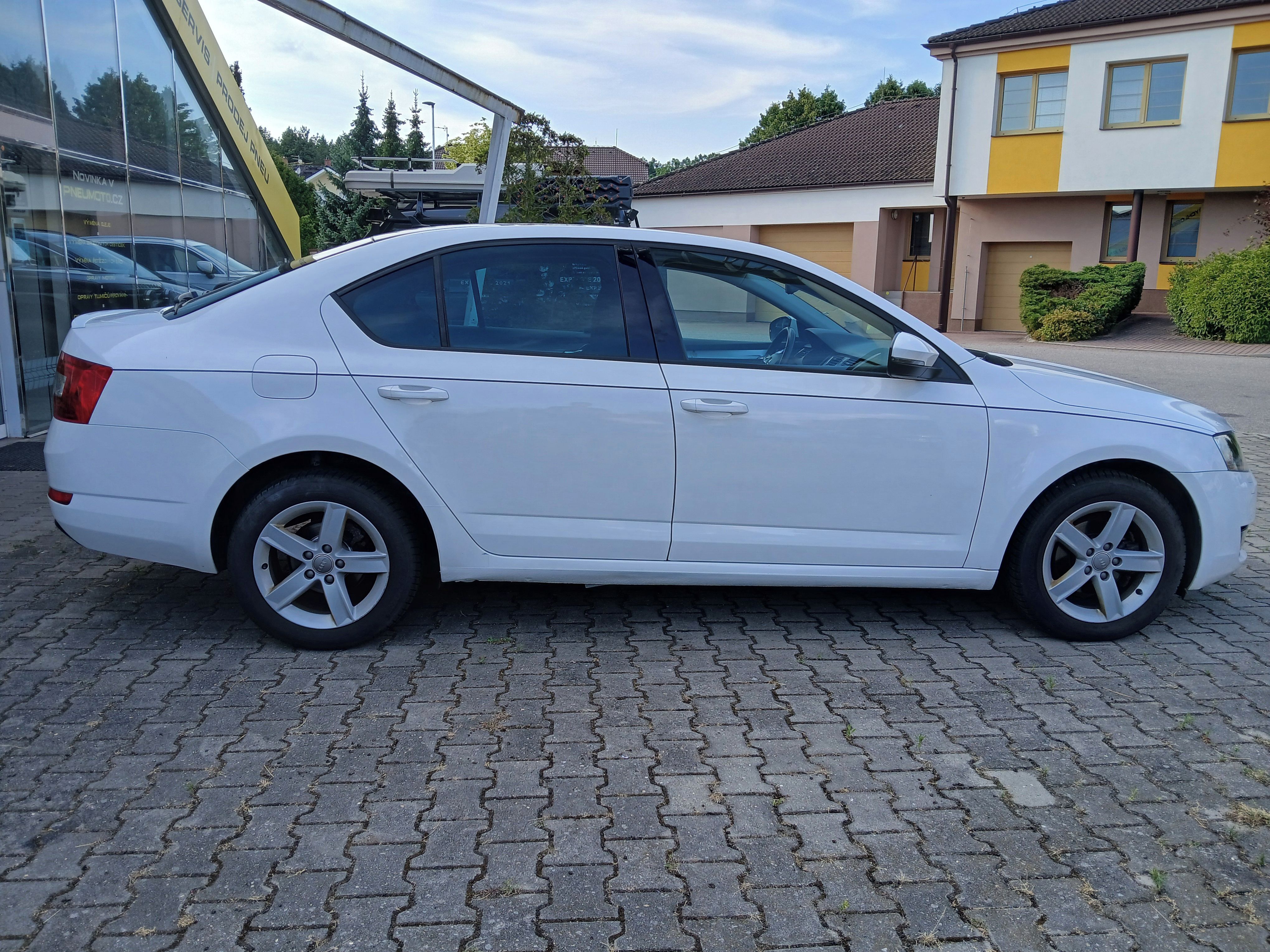 Škoda Octavia, 1.2TSI Elegance, 77kW, CZ - fotka 6