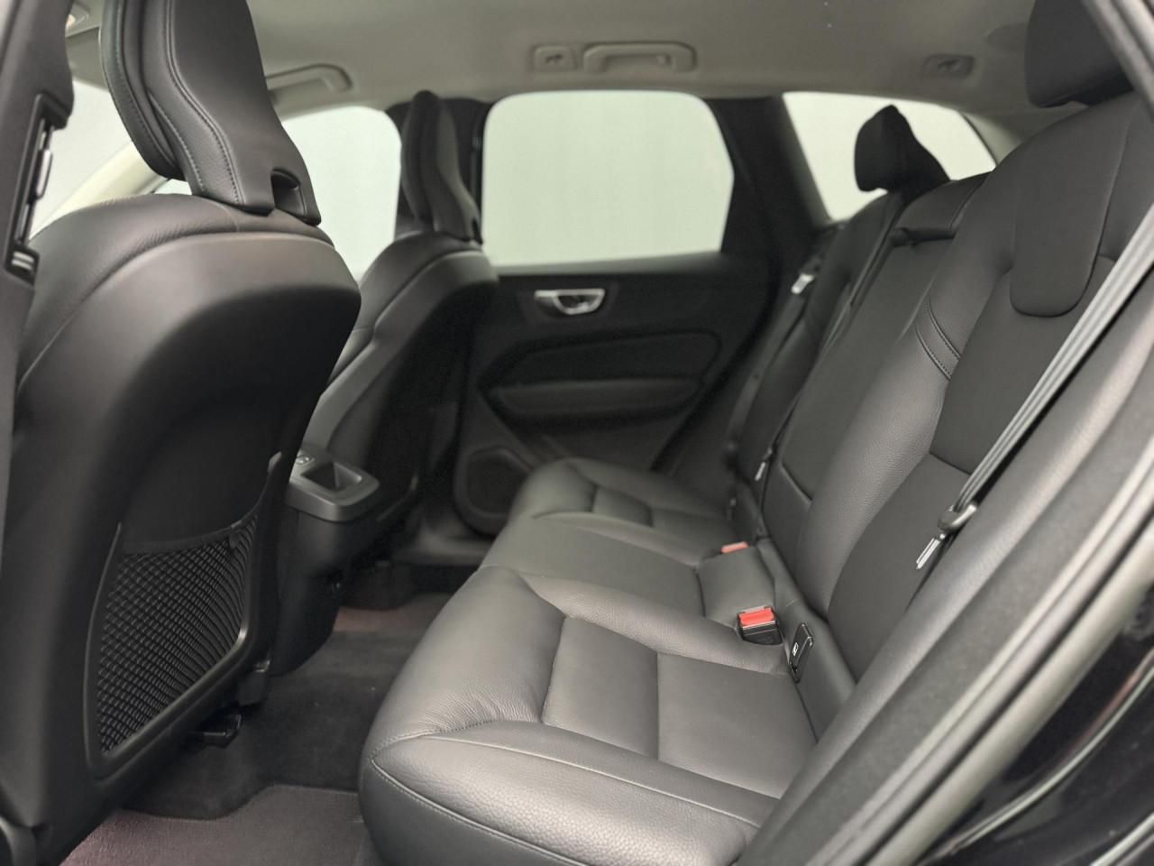 Volvo XC60, B4 AWD BRIGHT PLUS AUT - fotka 3