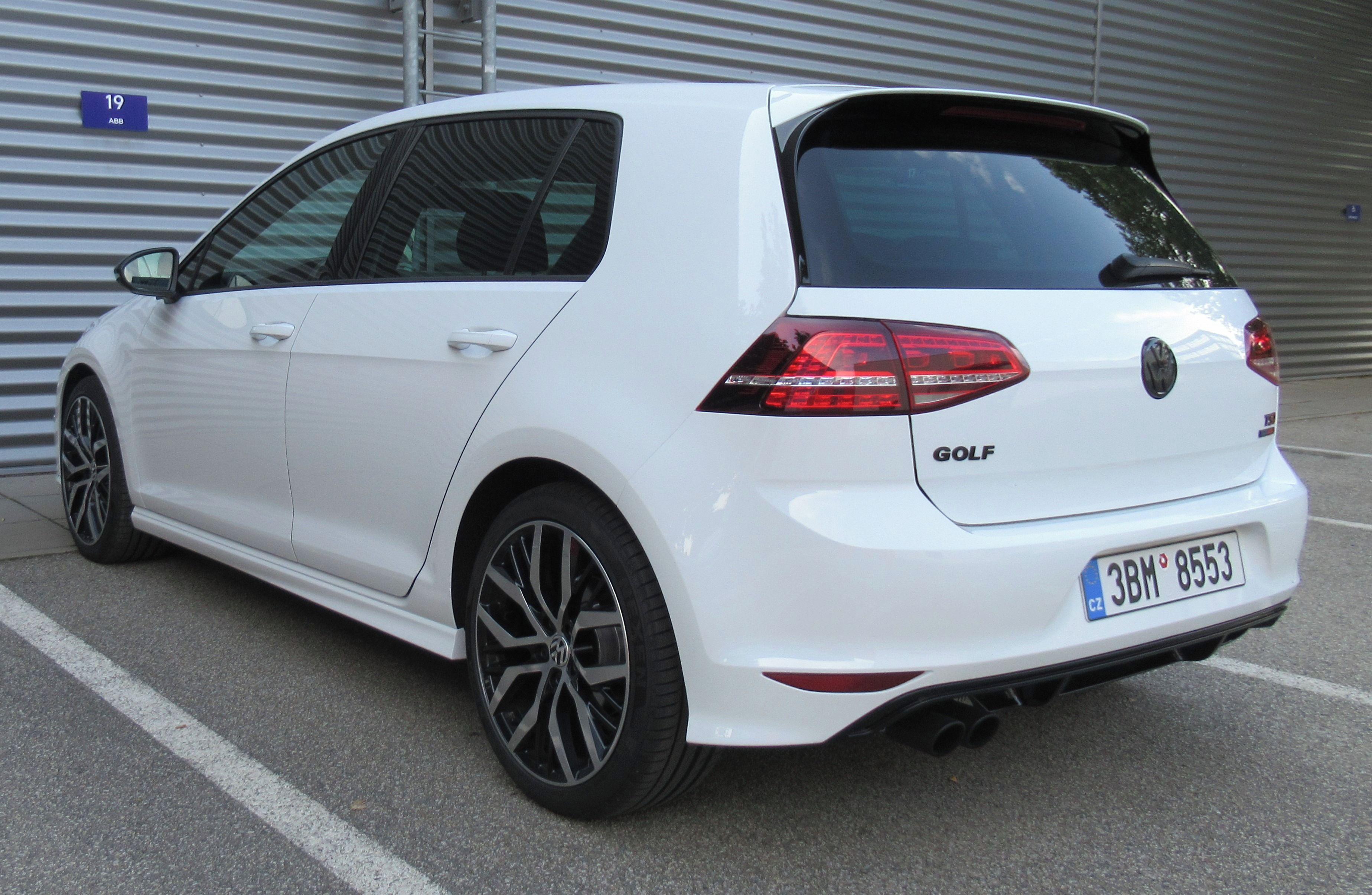 Volkswagen Golf, VII R-Line 1.4TSI DSG CZ 1Maj. - fotka 4