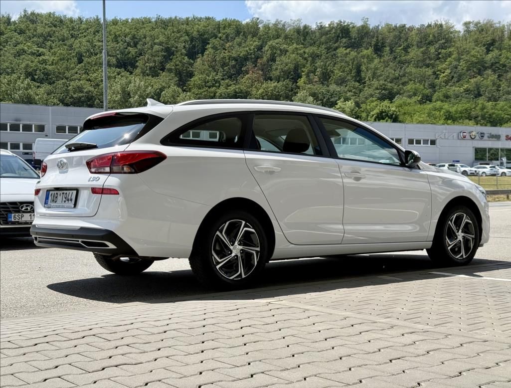 Hyundai i30, 1,5 i  WG Family Comfort - fotka 3