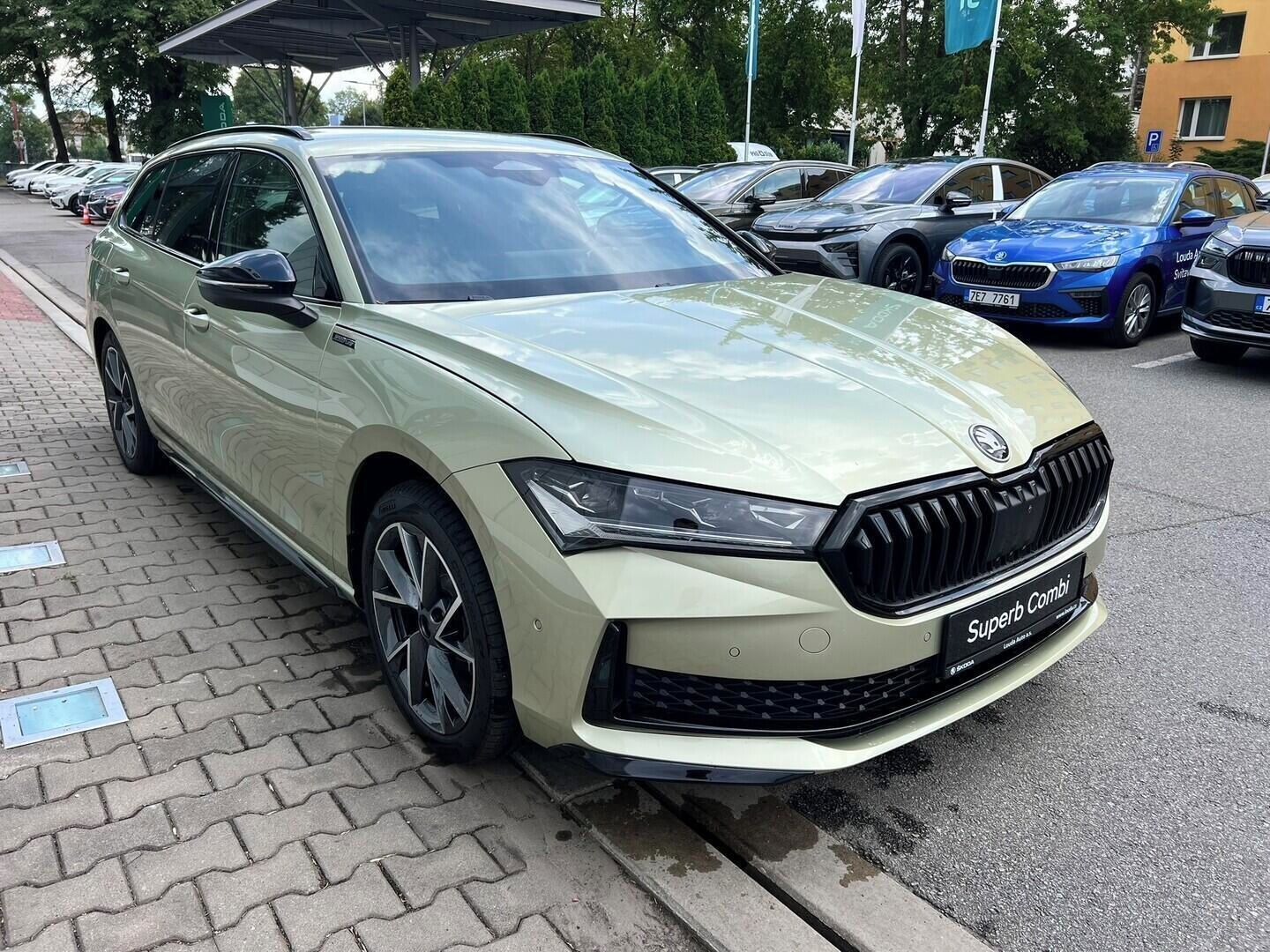 Škoda Superb, Combi Sportline 2,0 TSI 4x4 19 - fotka 3