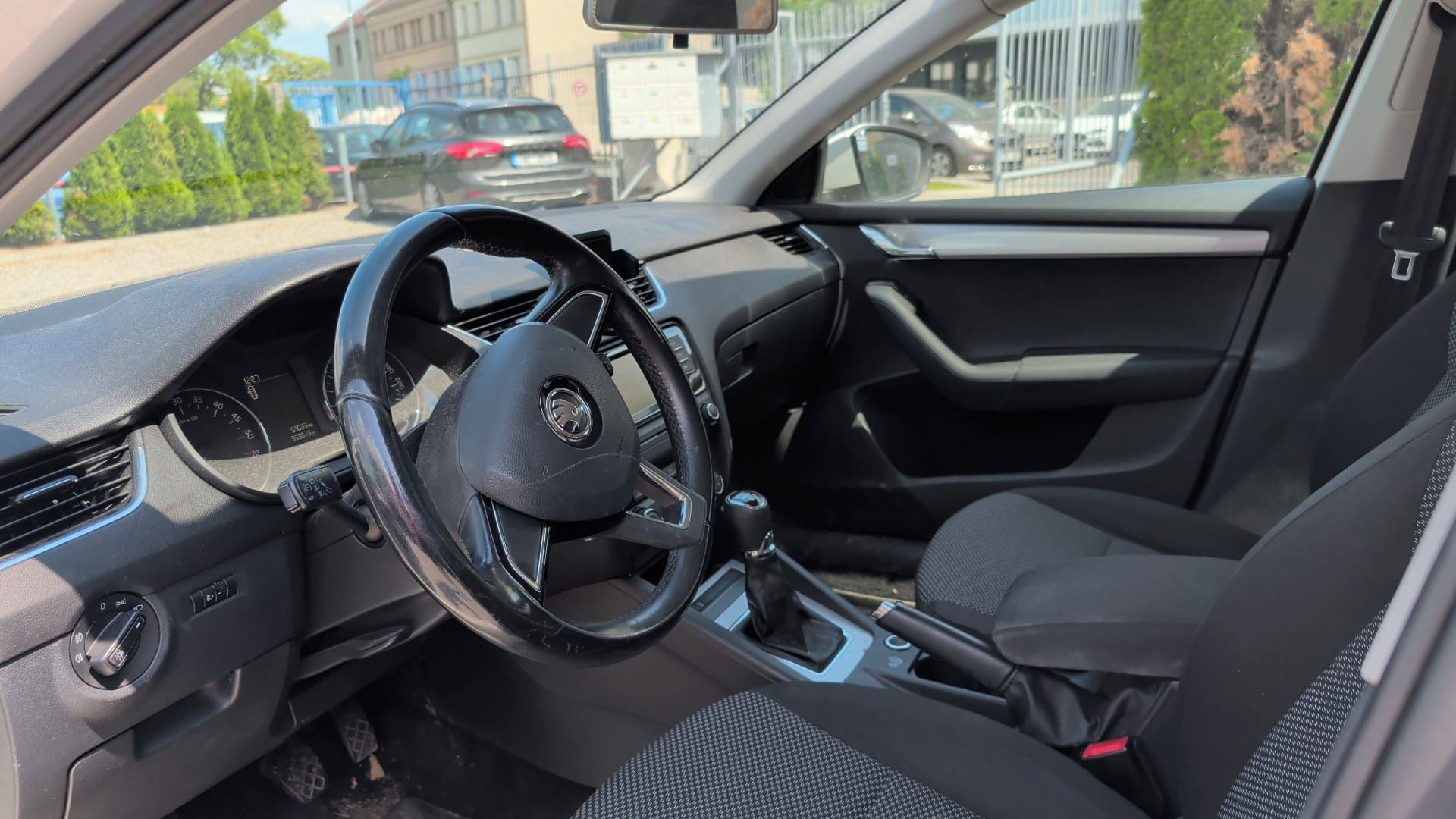 Škoda Octavia, 1,6 TDI, 84 kW, manuál, klima - fotka 2