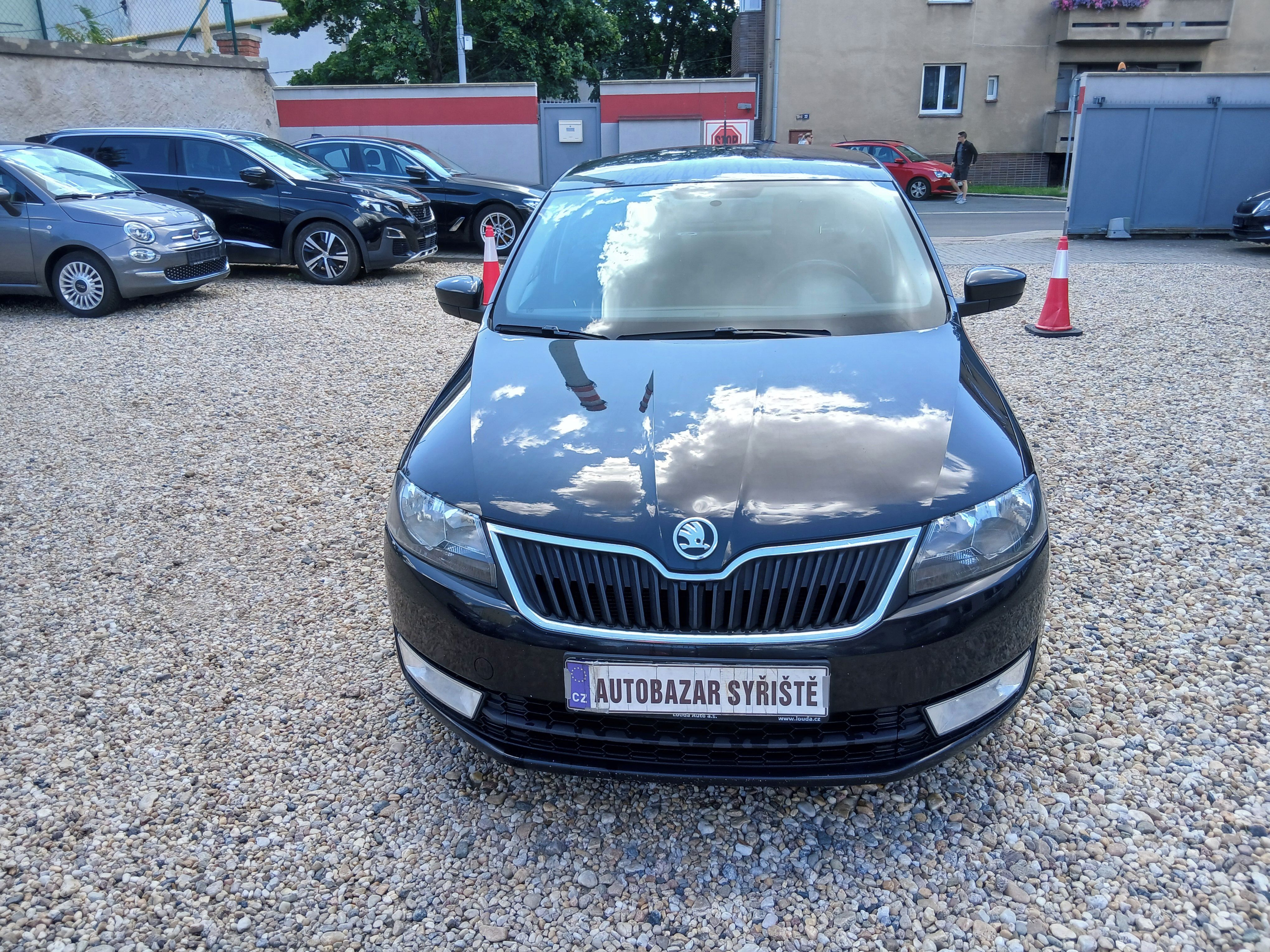 Škoda Rapid, 1.6TDi 66KW Ambi S.Kniha ČR,DP - fotka 2