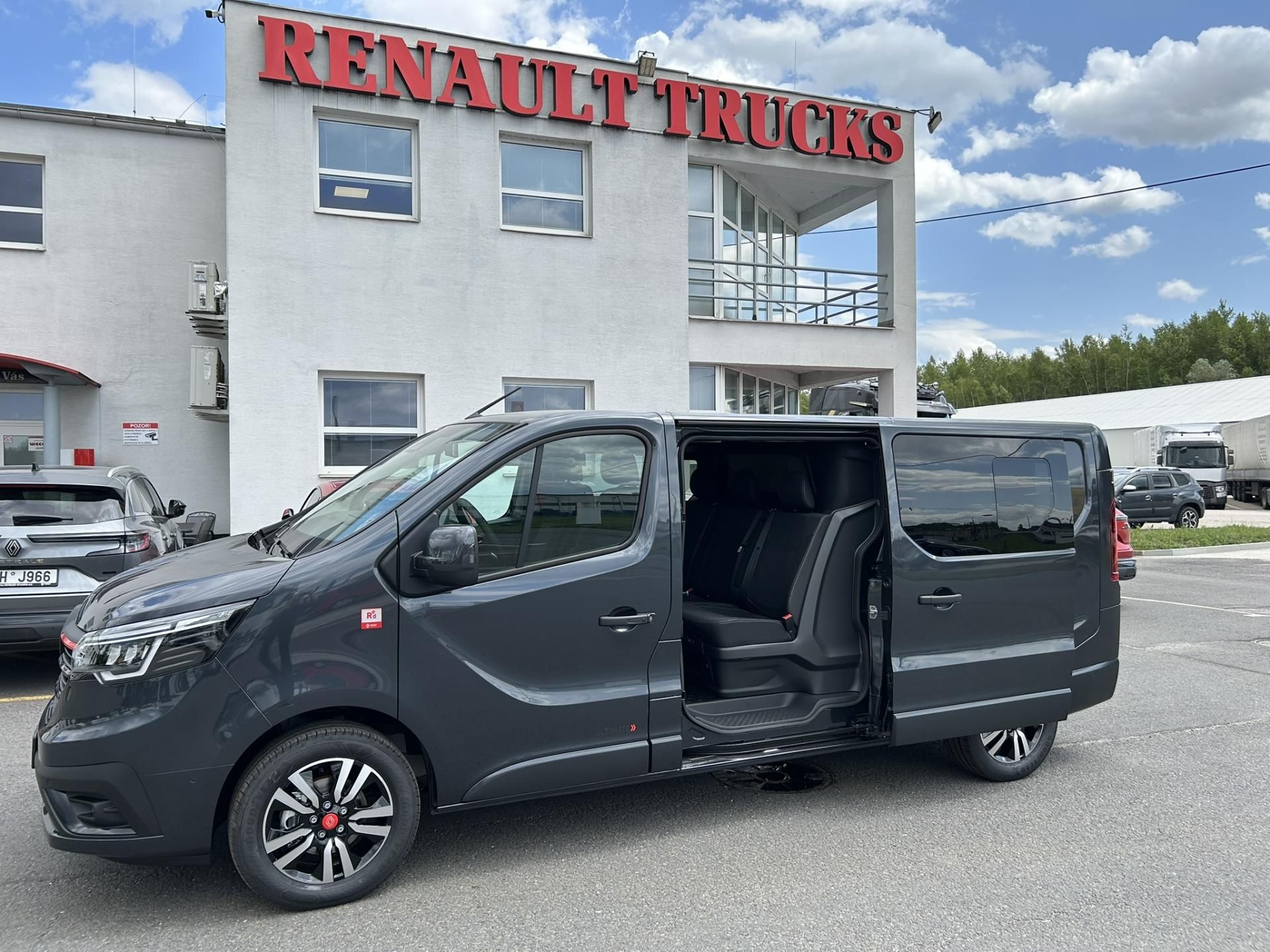 Renault Trafic, CREW VAN L2H1 170k RED 5 míst