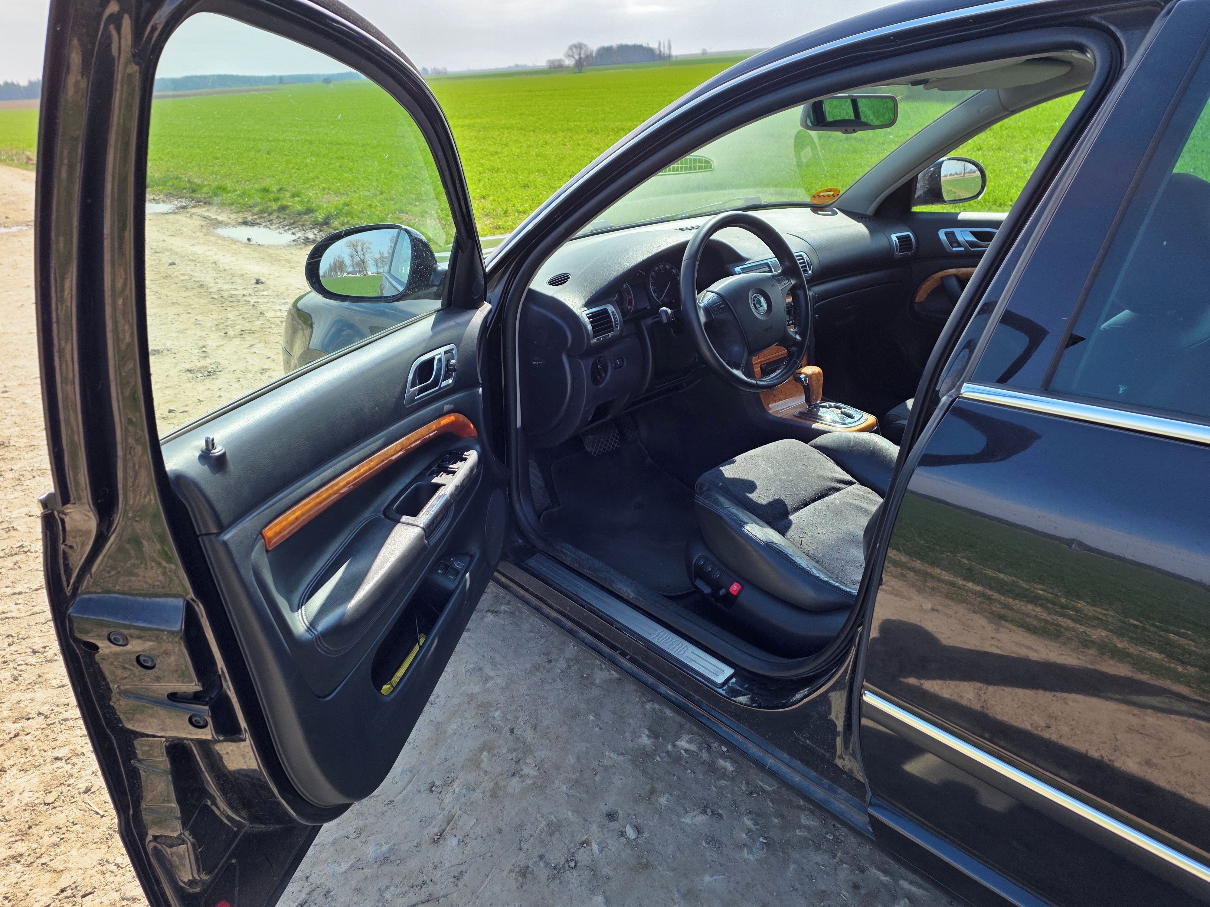 Škoda Superb, šestiválec automat - fotka 3