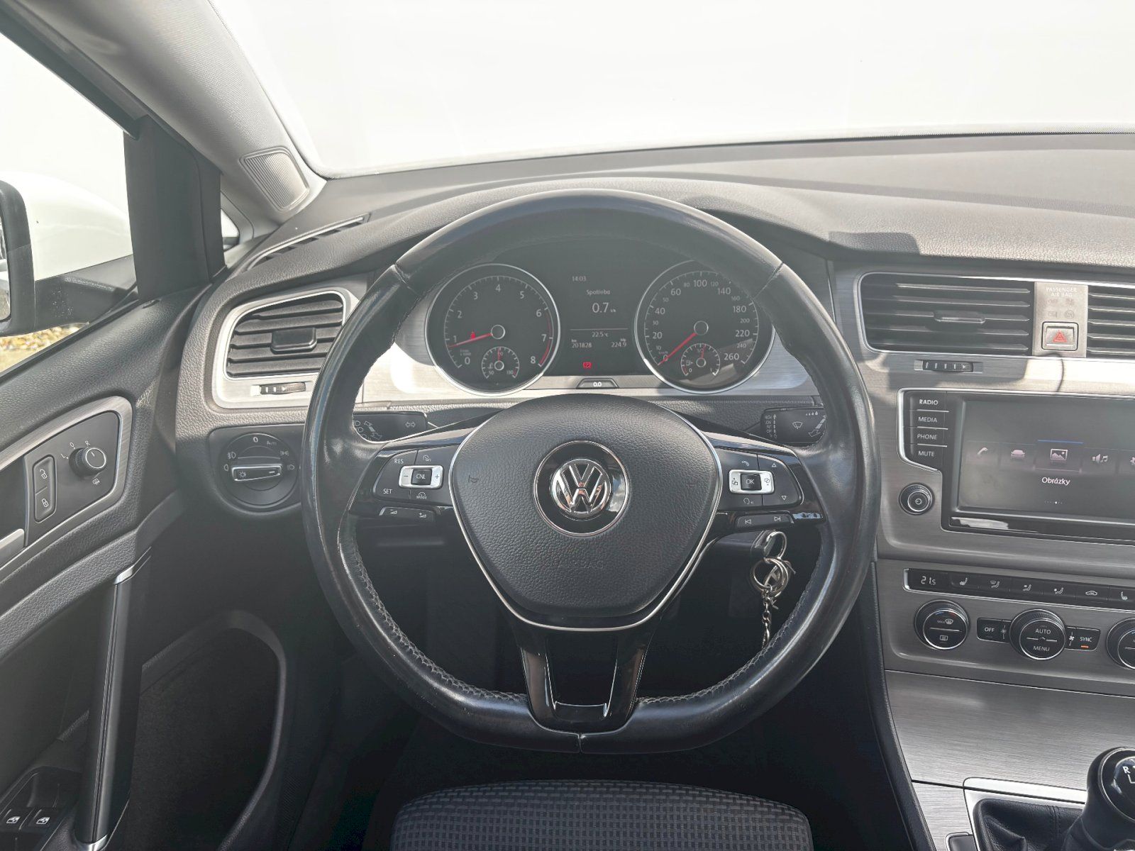 Volkswagen Golf, GOLF COMFORTLINE 1,2 TSI 6G - fotka 5