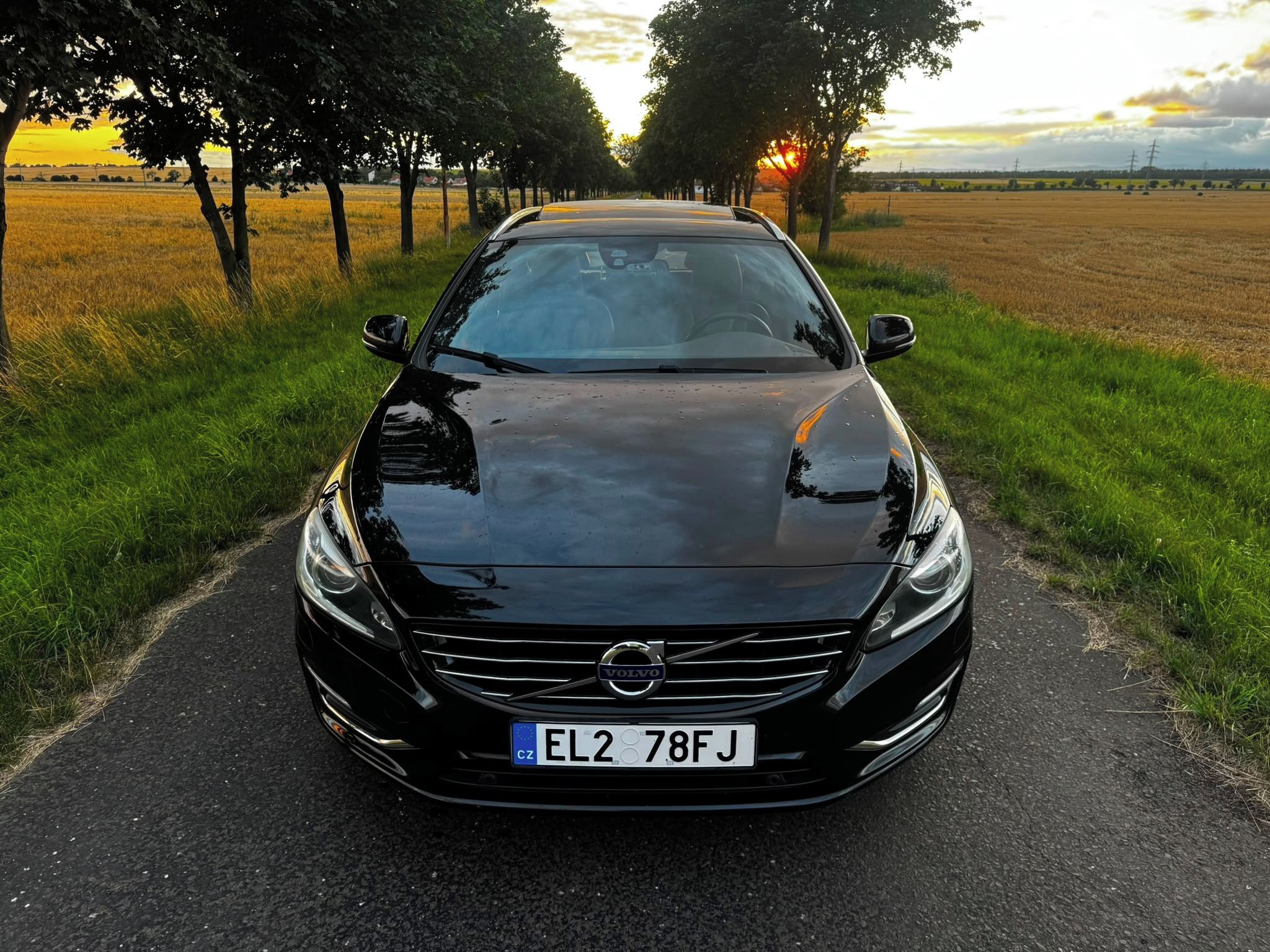 Volvo V60, 2,4 D6 158 kW HYBRID - fotka 2