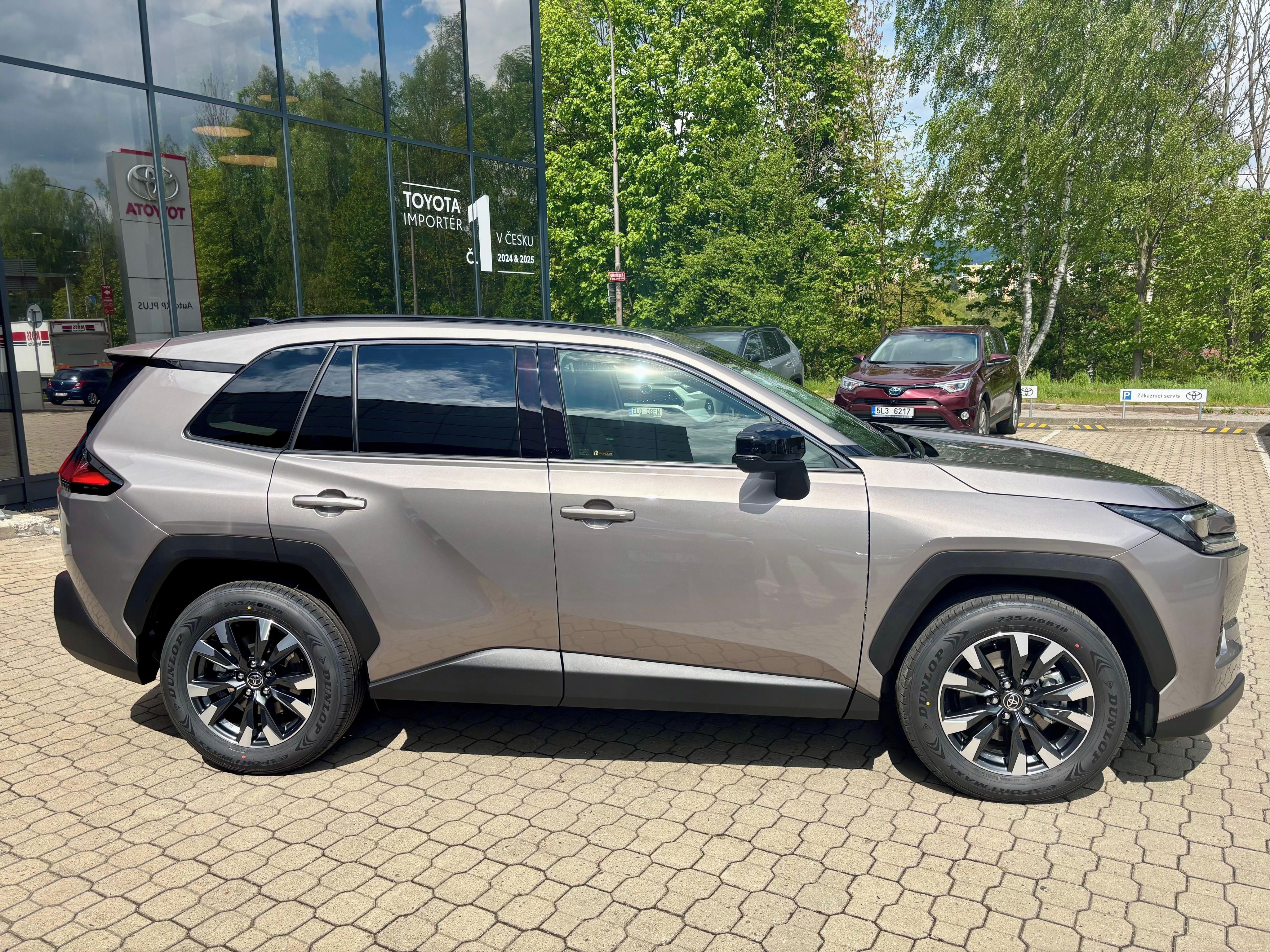Toyota Rav4, 2,5 194k 4x4 Comfort Business - fotka 3