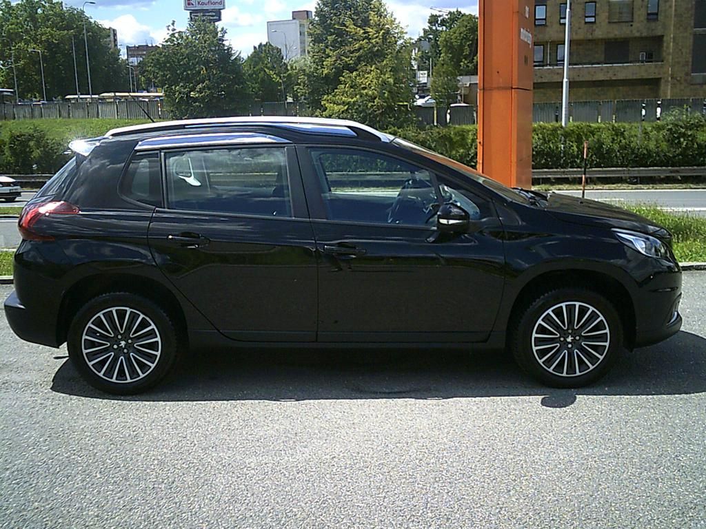 Peugeot 2008, 1.2i KOUPENO ČR,1.MAJITEL - fotka 5