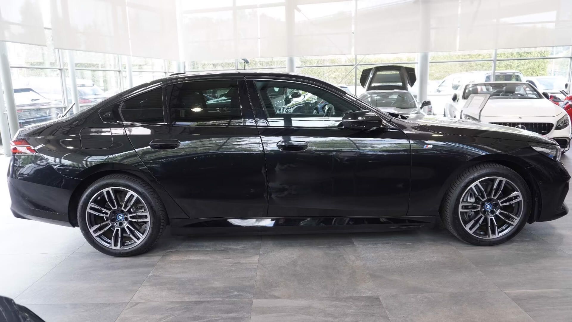 BMW i5, xDrive40 M-Sport HuD 360 Venti - fotka 4