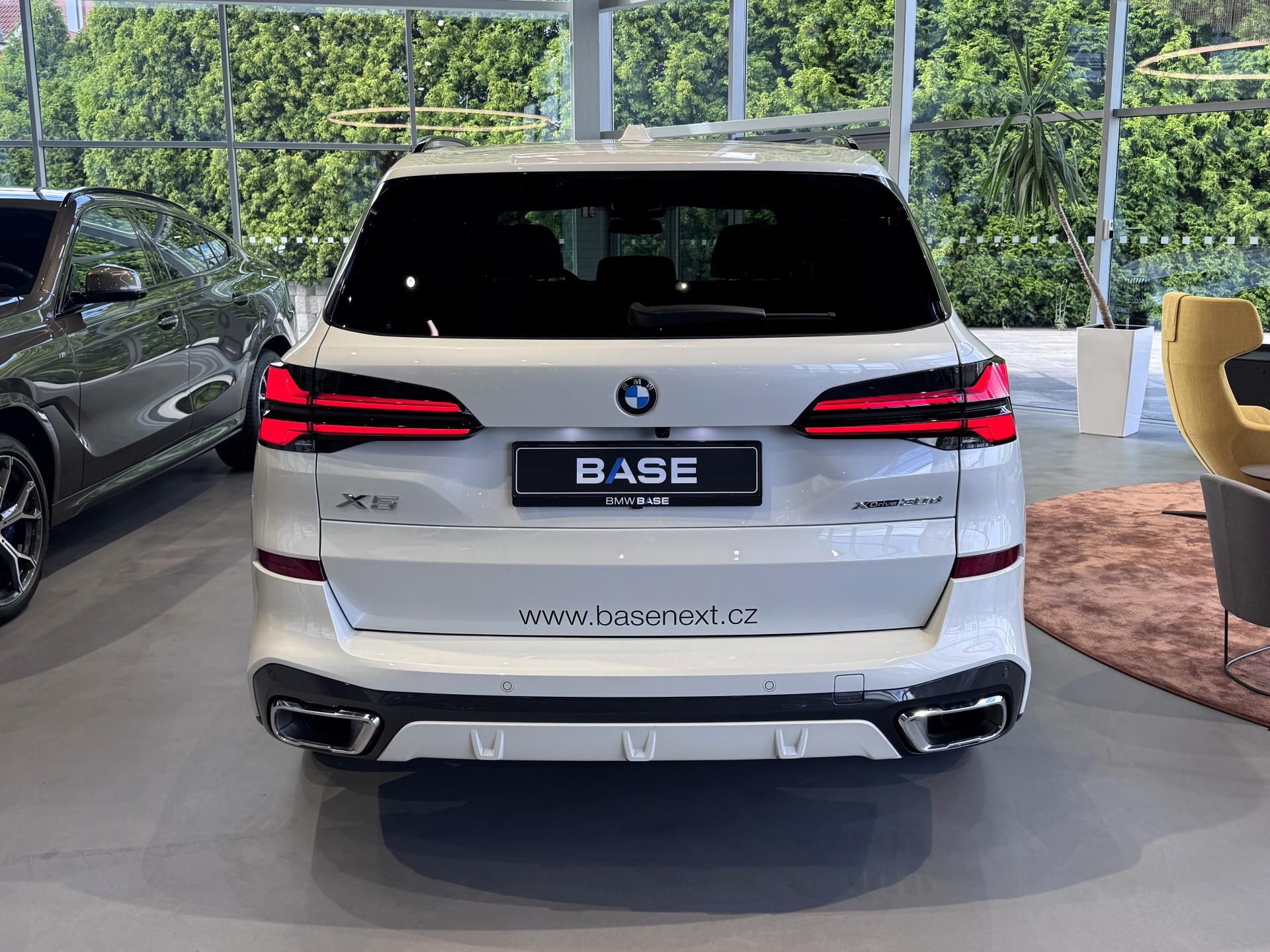 BMW X5, xDrive30d M-Sport - fotka 4