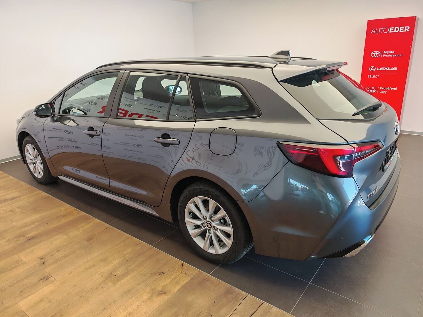 Toyota Corolla, 1.8 Hybrid Comfort - fotka 6