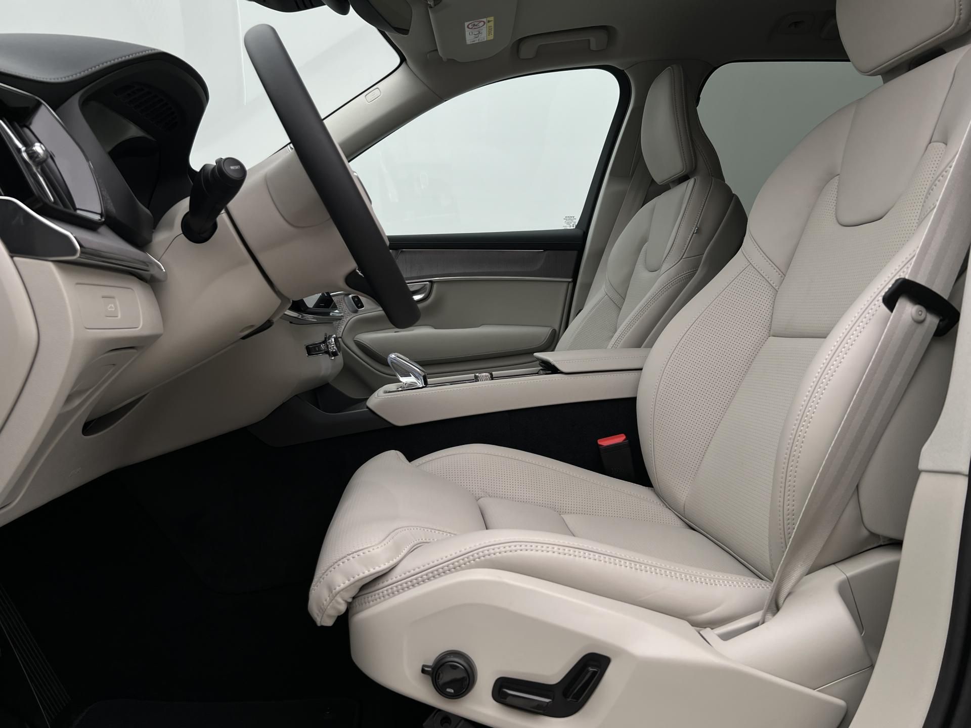 Volvo XC90, B5 AWD BRIGHT PLUS - fotka 3