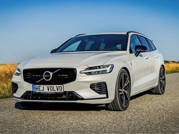 Volvo V60 T8- B&W, FOUR-C