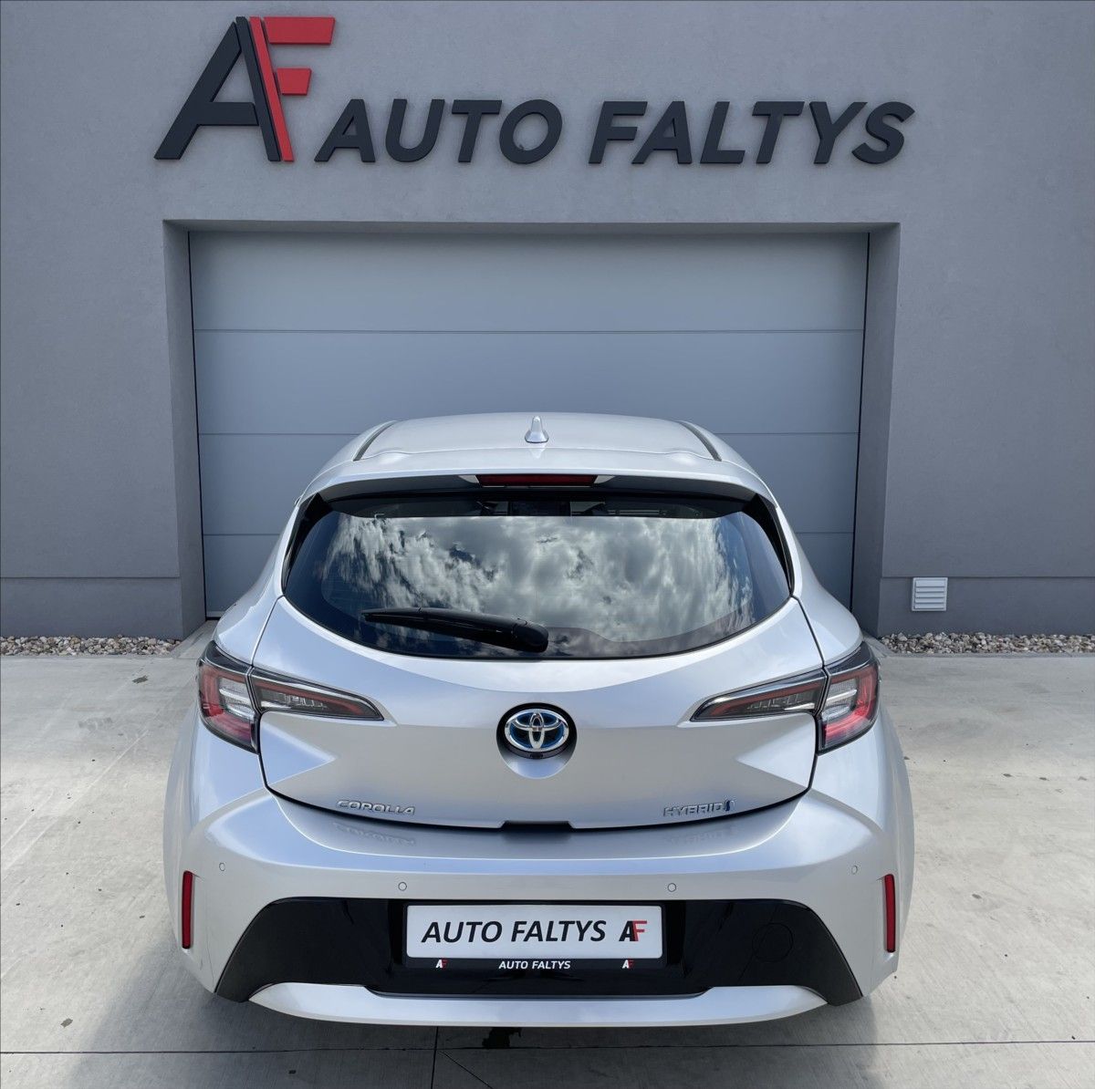 Toyota Corolla, 1,8 Hybrid e-CVT Confort ČR.1. - fotka 4