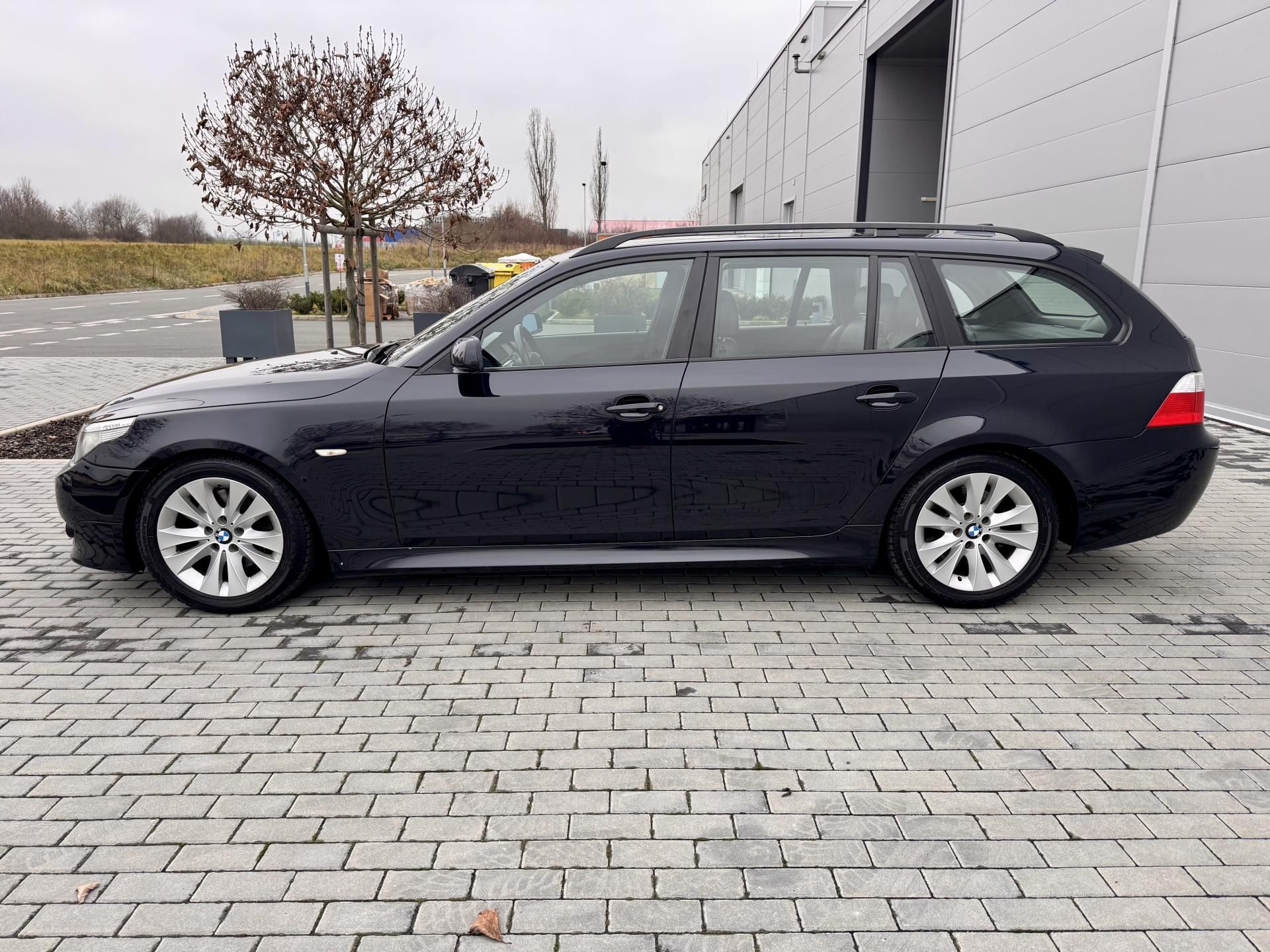 BMW Řada 5, 530i MANUÁL M-Packet PDC Navi - fotka 5