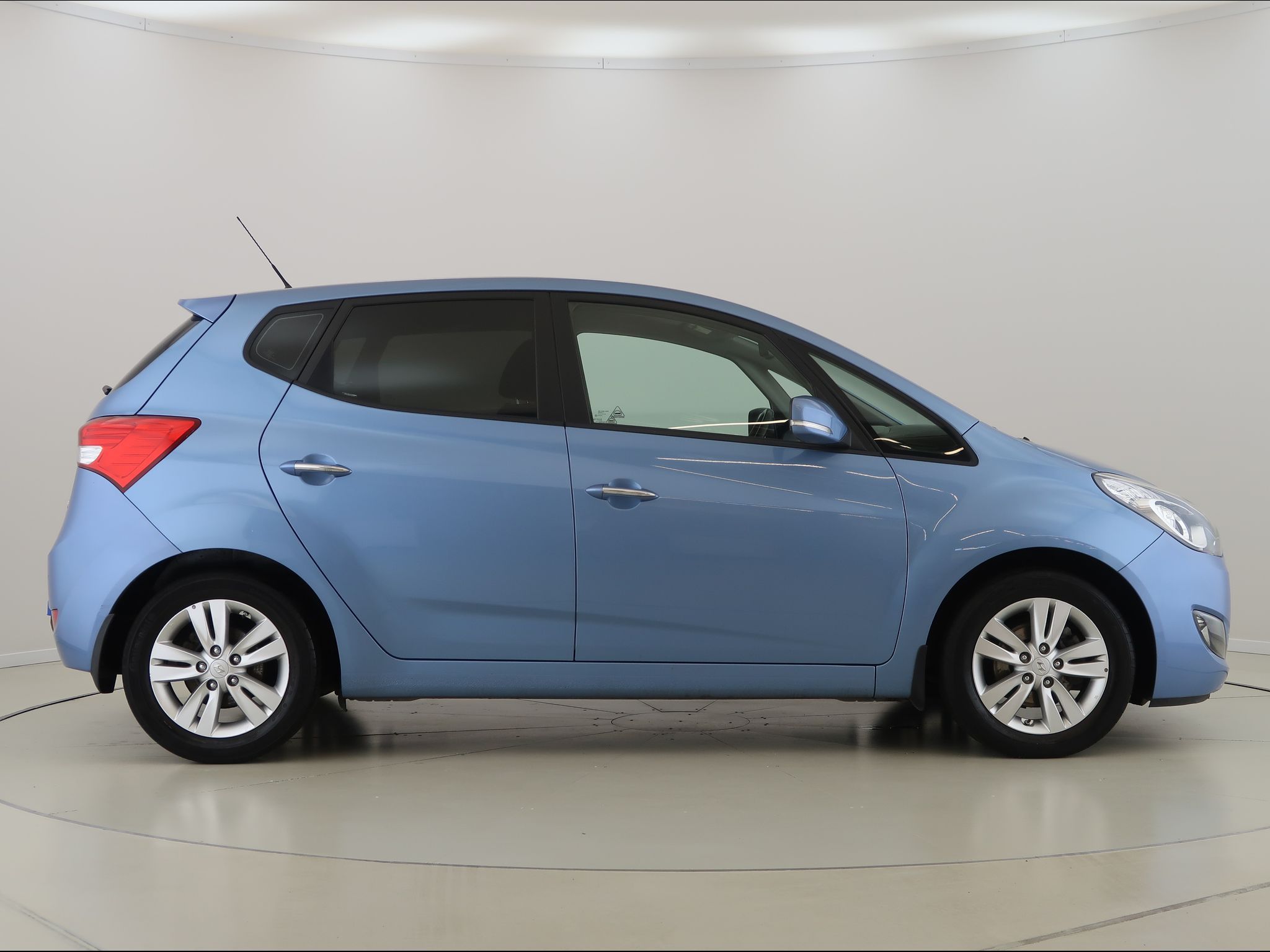 Hyundai ix20, 1.4CRDi,66KW,CZ,Tažné - fotka 4