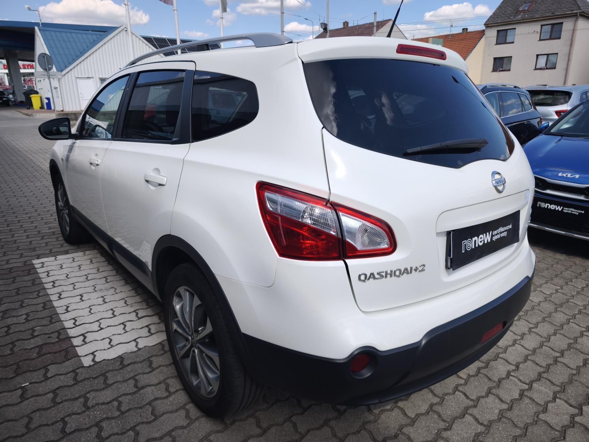 Nissan Qashqai, 2010 2.0 dCi 4x2 7 MÍST (+2) - fotka 4