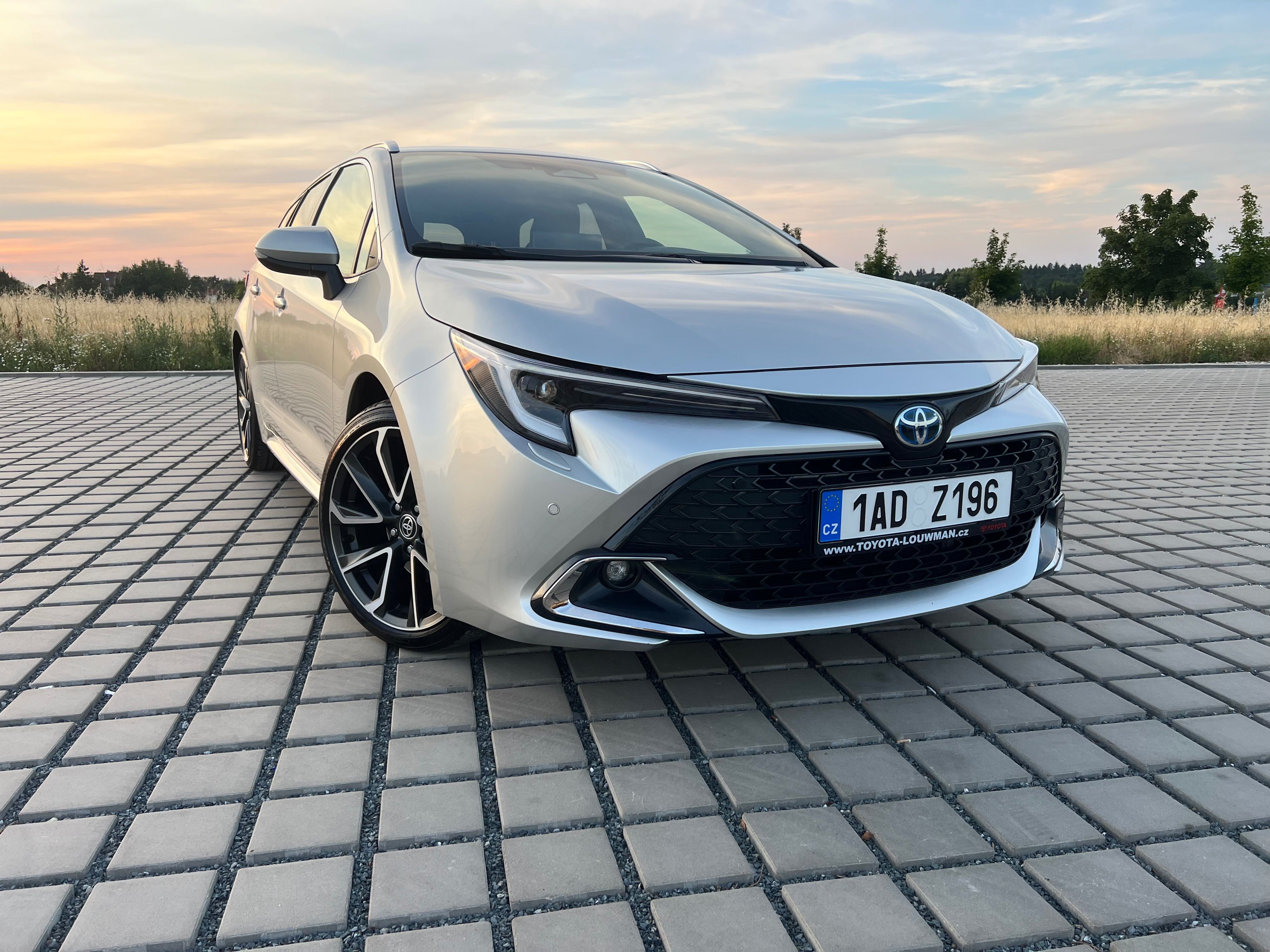 Toyota Corolla, 2.0 Hybrid Executive TS - fotka 3