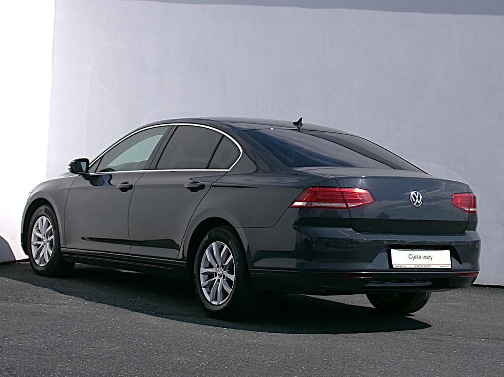 Volkswagen Passat, Comfortline 2.0 TDI 110 kW - fotka 6