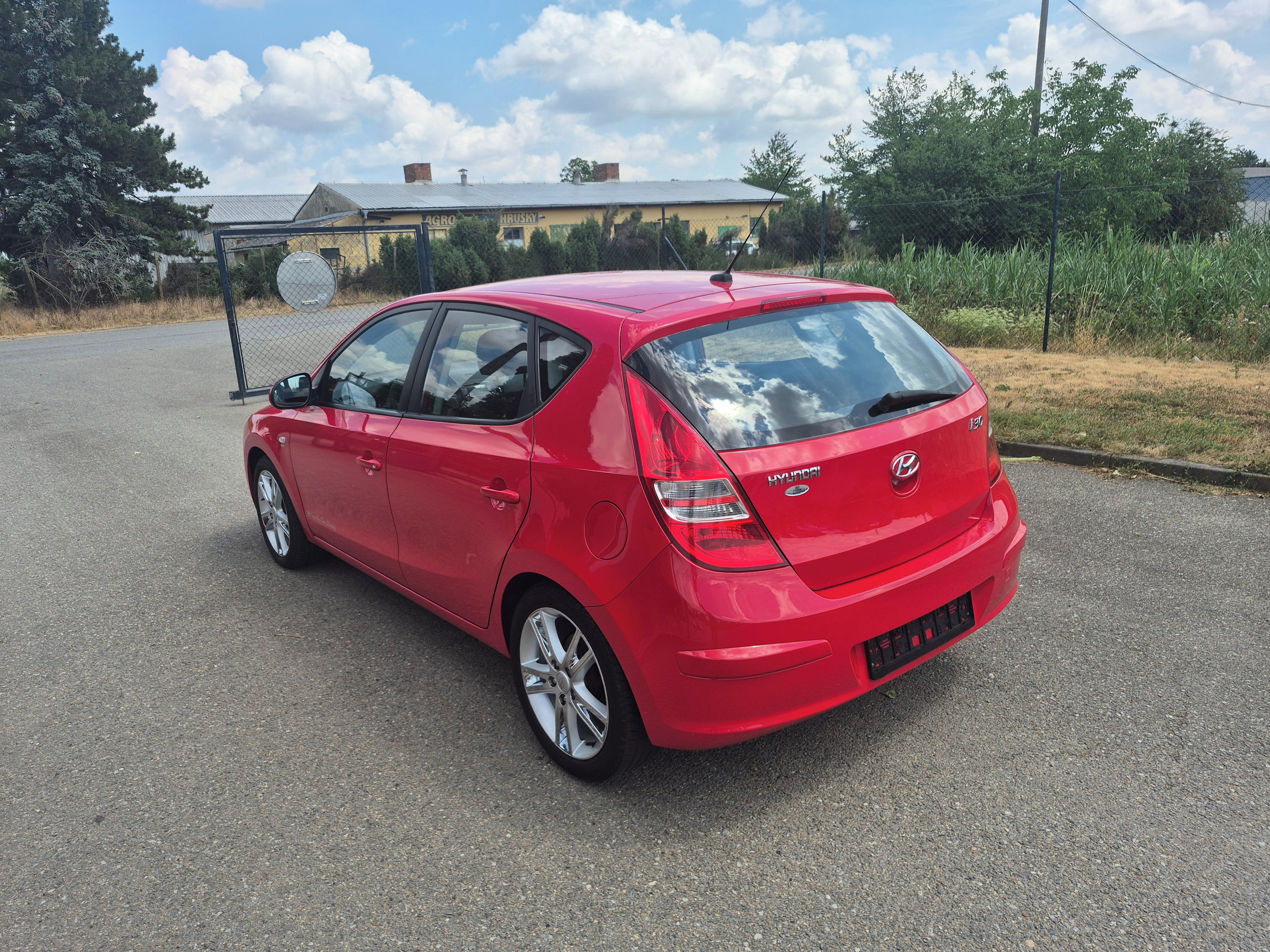 Hyundai i30, 1,6CRDI, 66kW, 1.maj, serviska - fotka 4