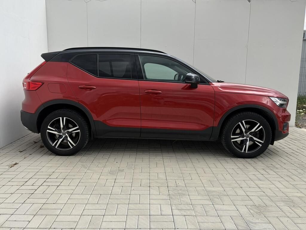 Volvo XC40, R Design 2.0 T5 182 kW - fotka 4