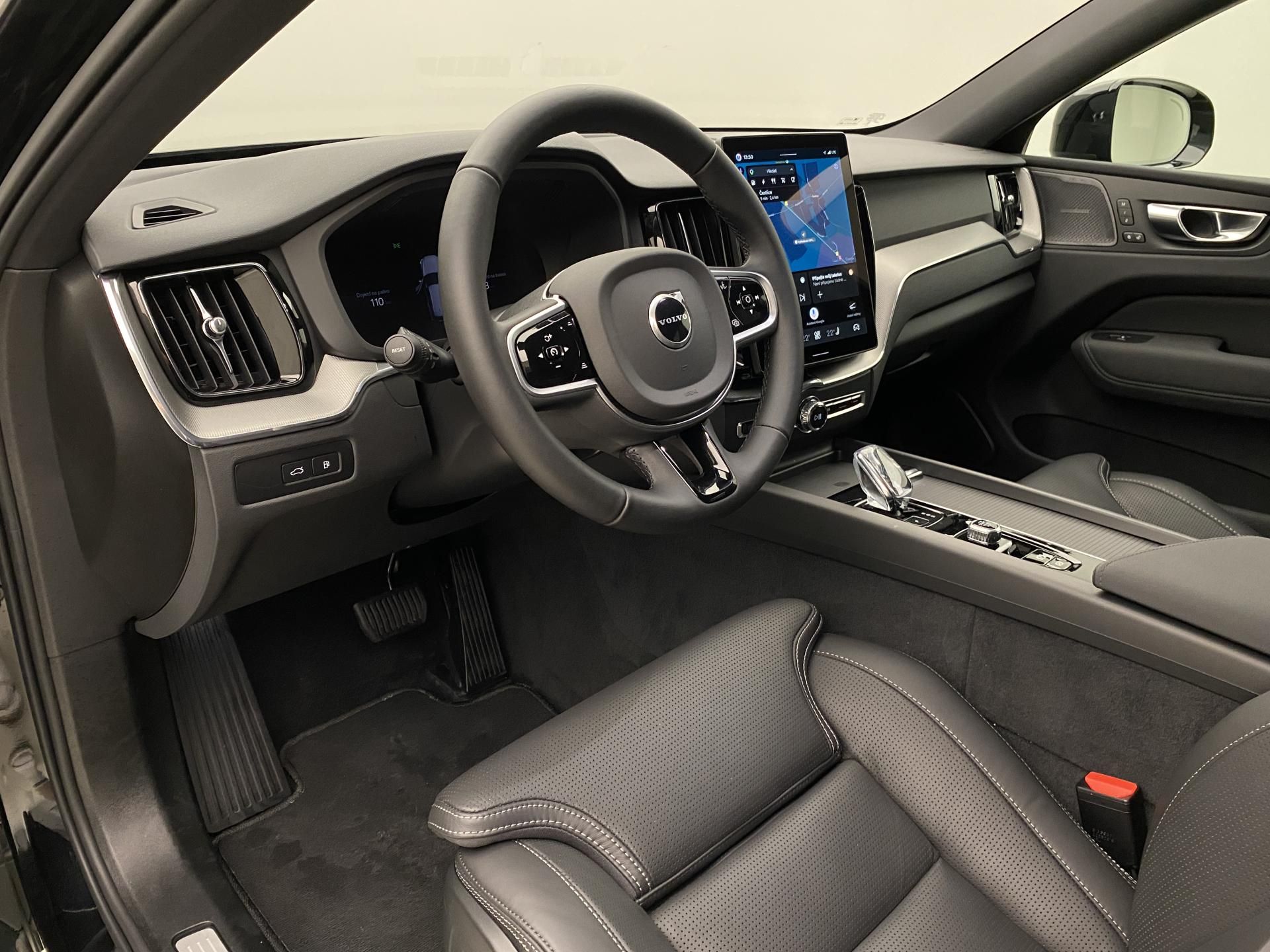 Volvo XC60, T6 AWD RECHARGE BLACK EDITION - fotka 4