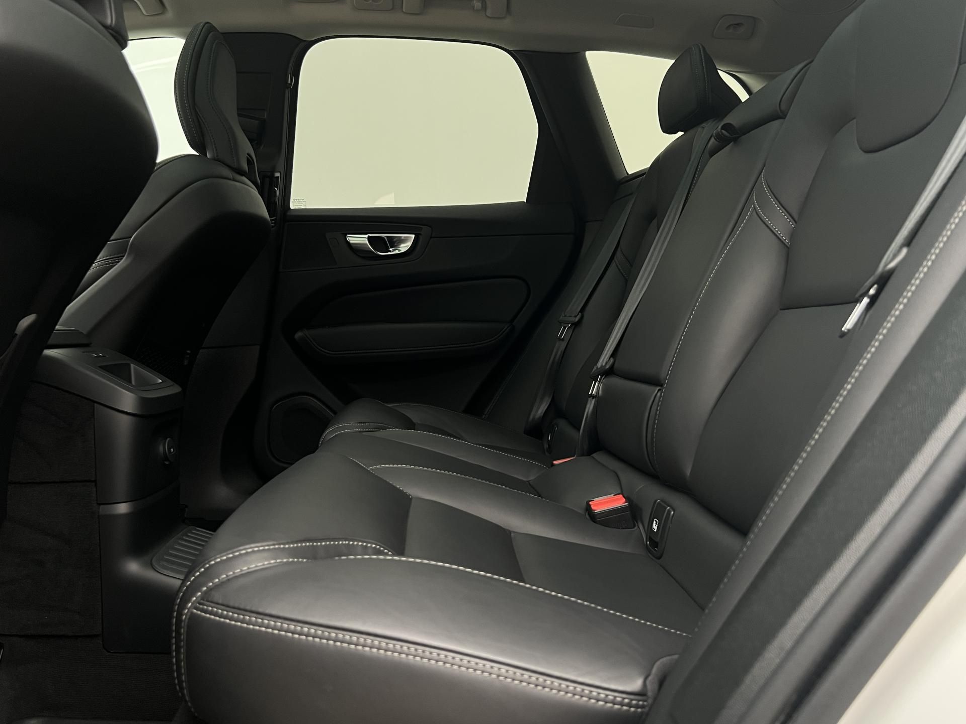 Volvo XC60, T6 AWD DARK PLUS CZ 1. maj. - fotka 6