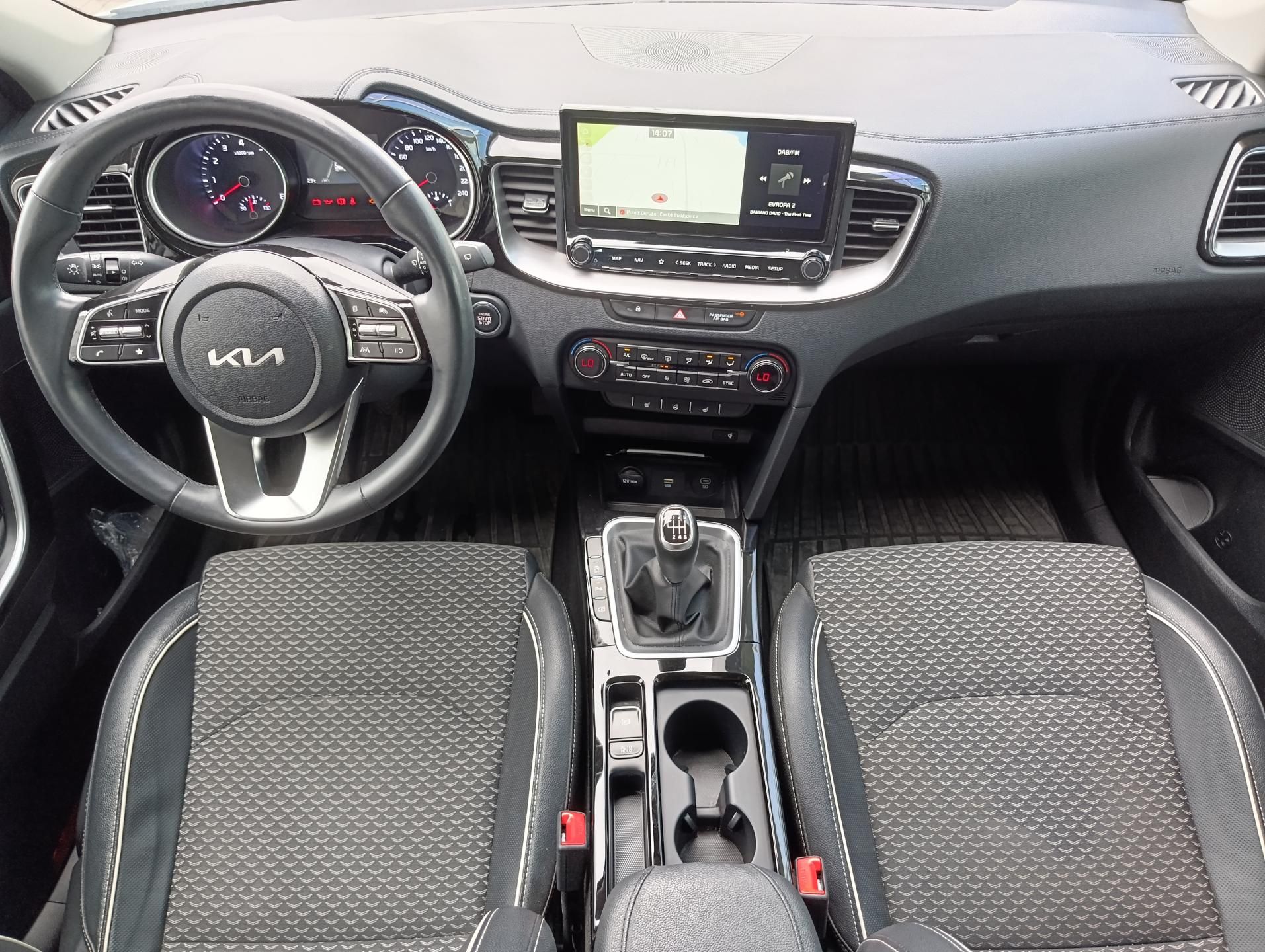 Kia XCee´d, 1.5 T-GDI TOP MY25 - fotka 3