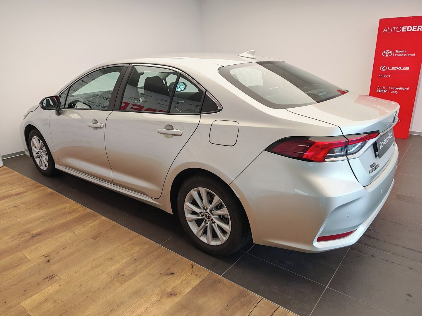 Toyota Corolla, 1.8 Hybrid Comfort e-CVT sedan - fotka 6