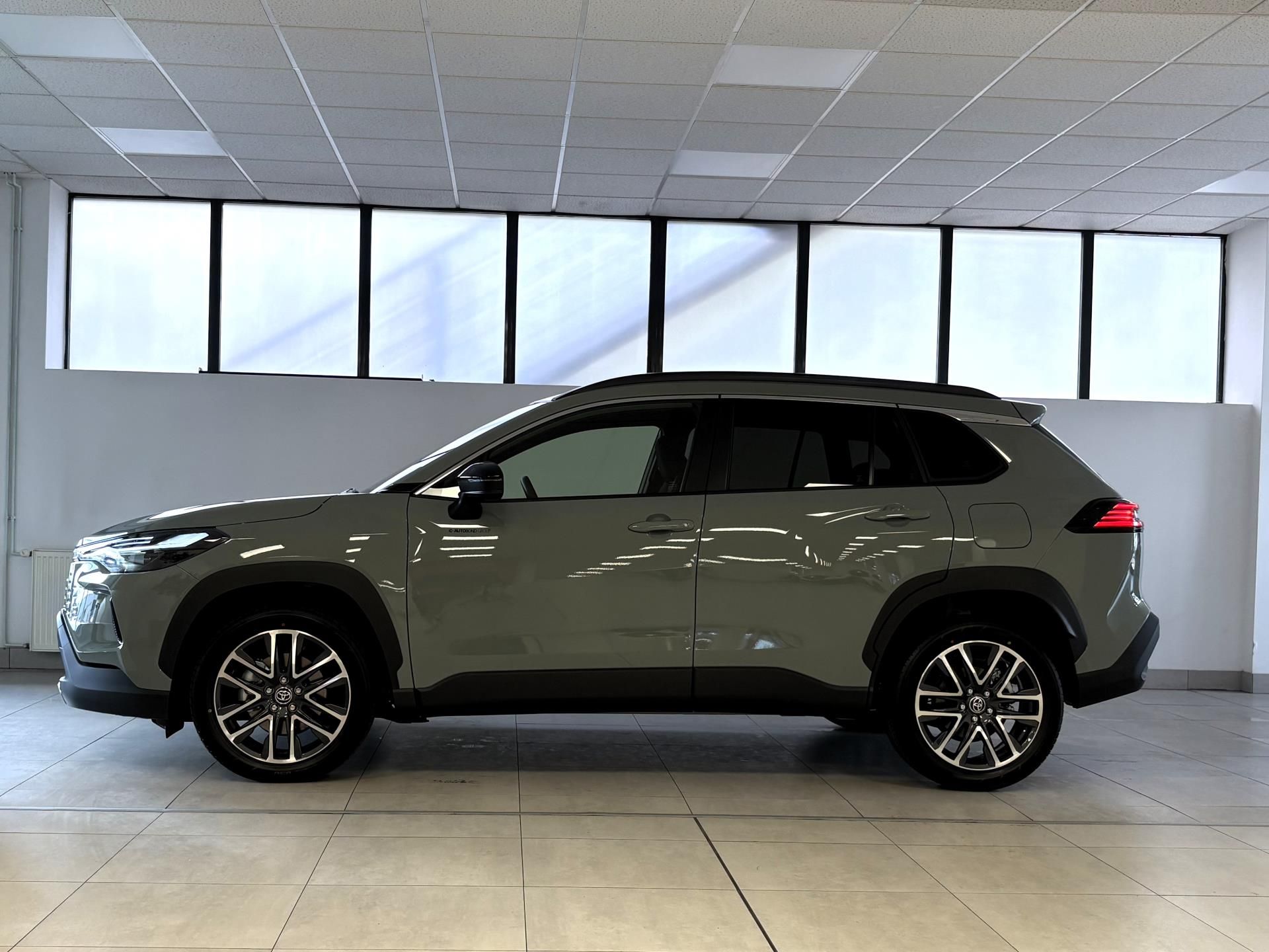Toyota Corolla Cross, 1.8 Hybrid, e-CVT (4x2), Style - fotka 4