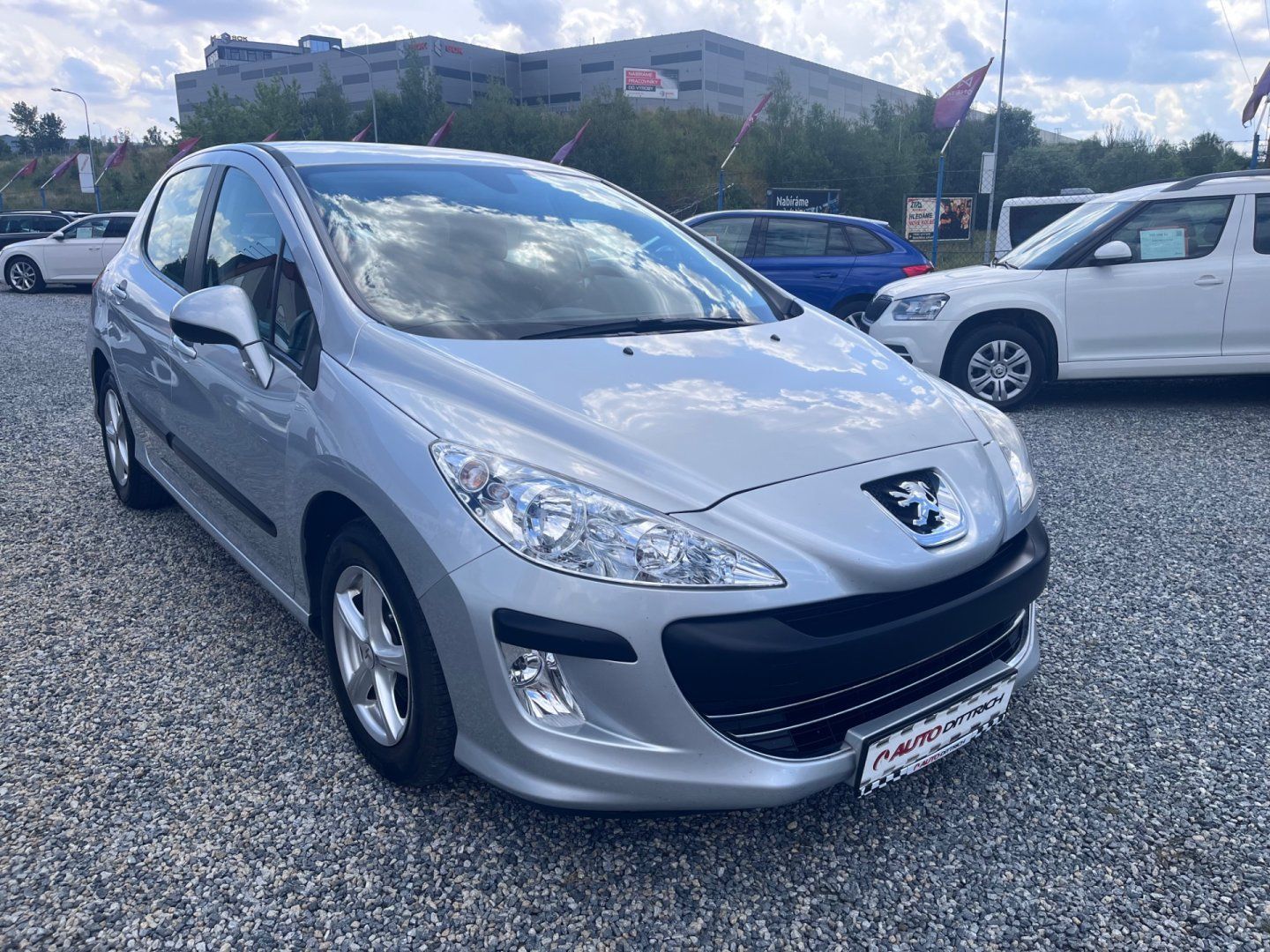 Peugeot 308, 1.4i - fotka 4