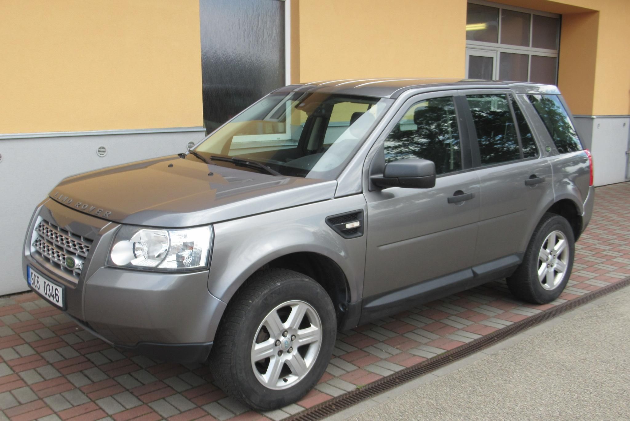 Land Rover Freelander, 2.2TD 4x4 AUT. KLIMA TAŽNÉ - fotka 4