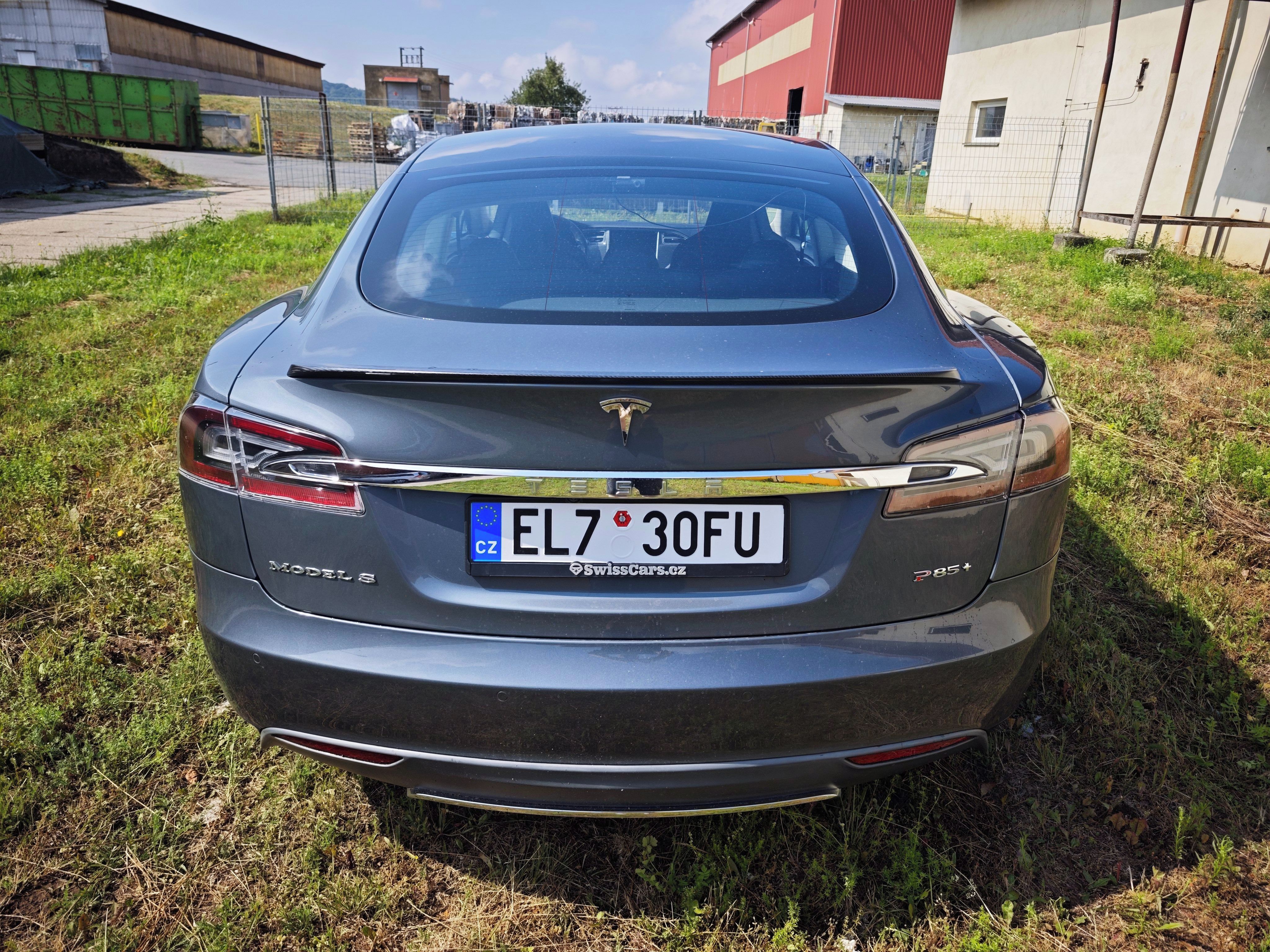 Tesla Model S, Tesla Model S P85+ ZDARMA dobi - fotka 4
