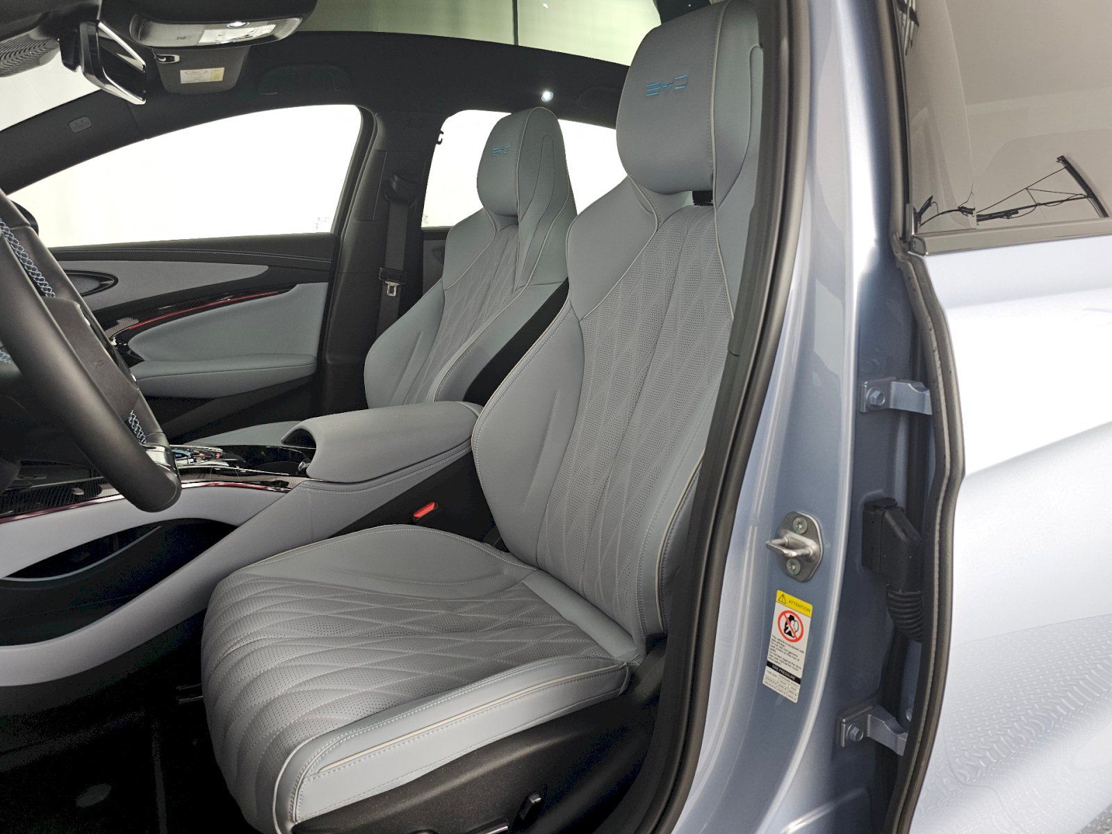 BYD Seal, 82,5kWh 313k DESIGN RWD - fotka 6