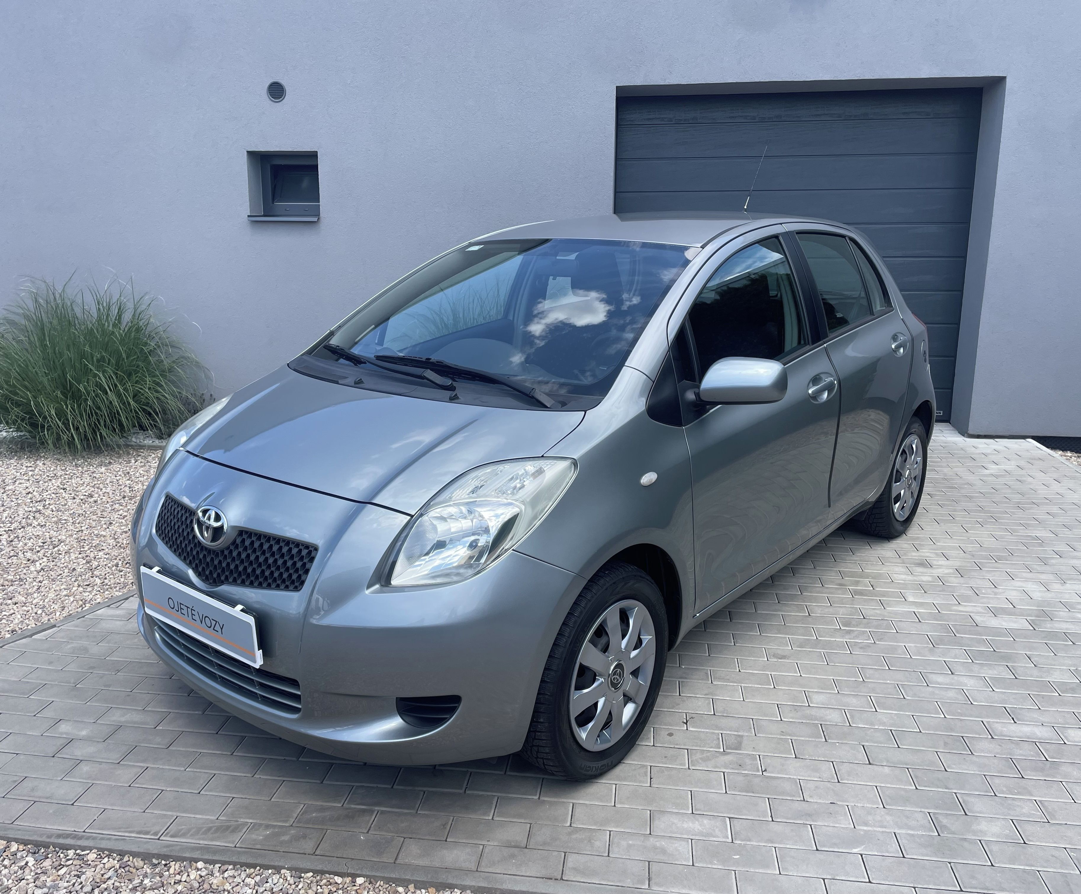 Toyota Yaris, 1.0 51KW, Servisní Kniha