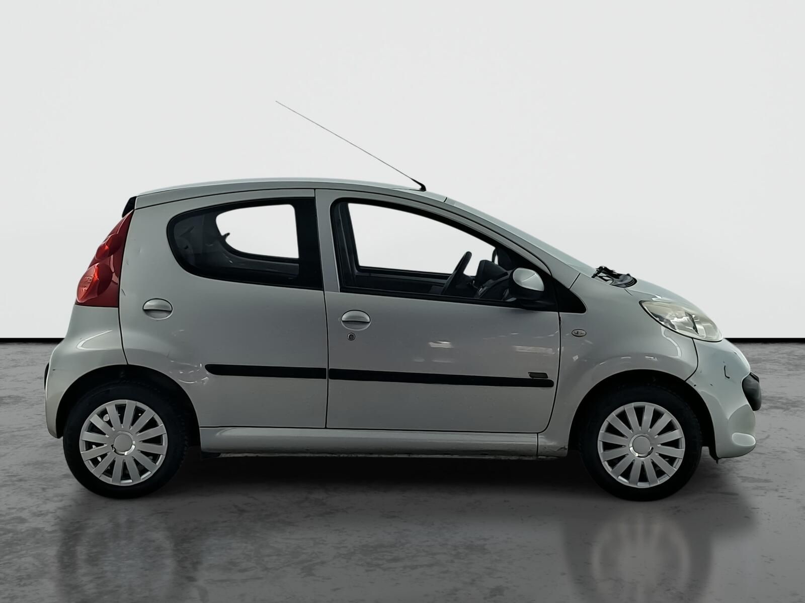 Peugeot 107, 1.0, za skvělou cenu - fotka 6