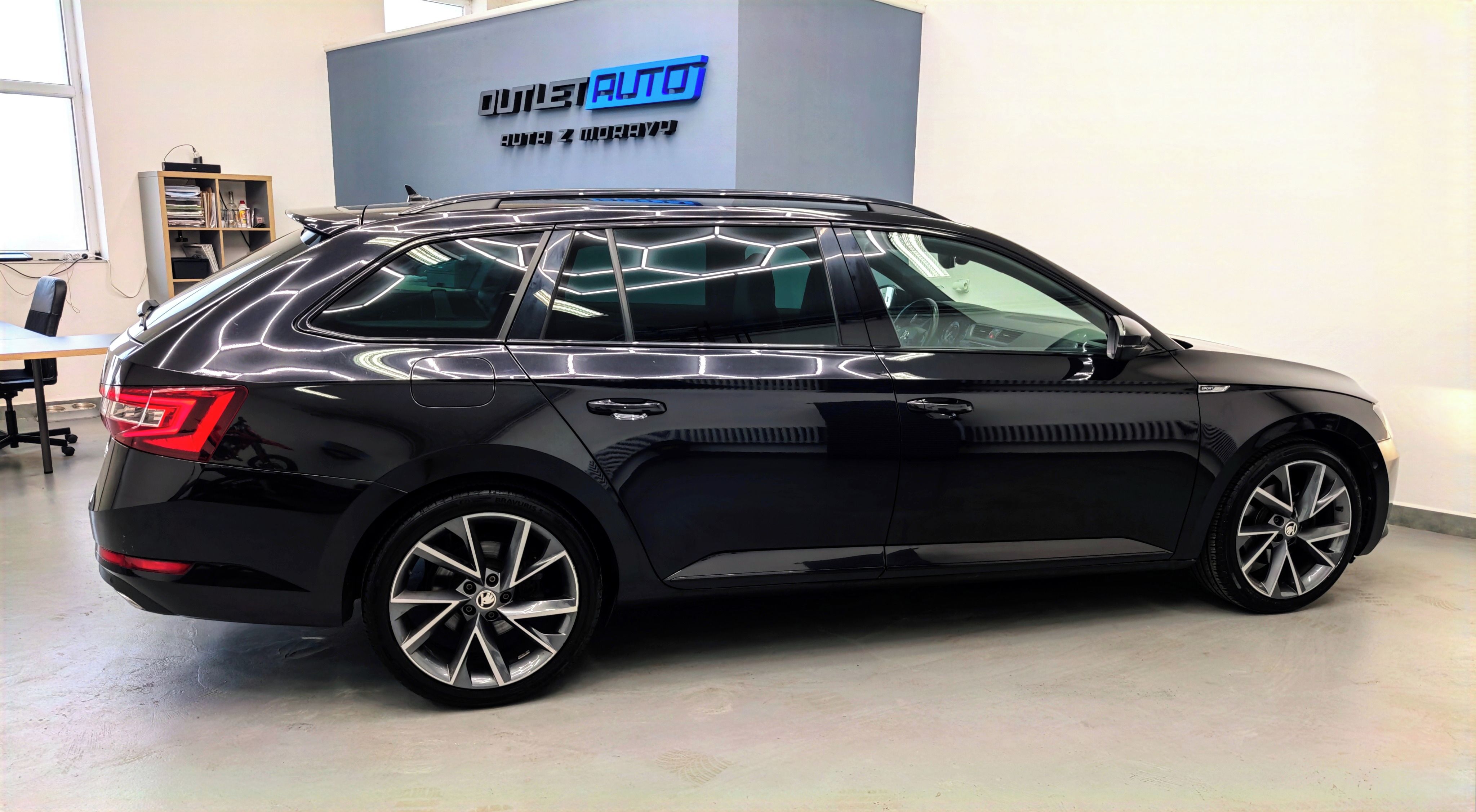 Škoda Superb, SPORTLINE 2.0TDI 110KW,DSG,DPH - fotka 6