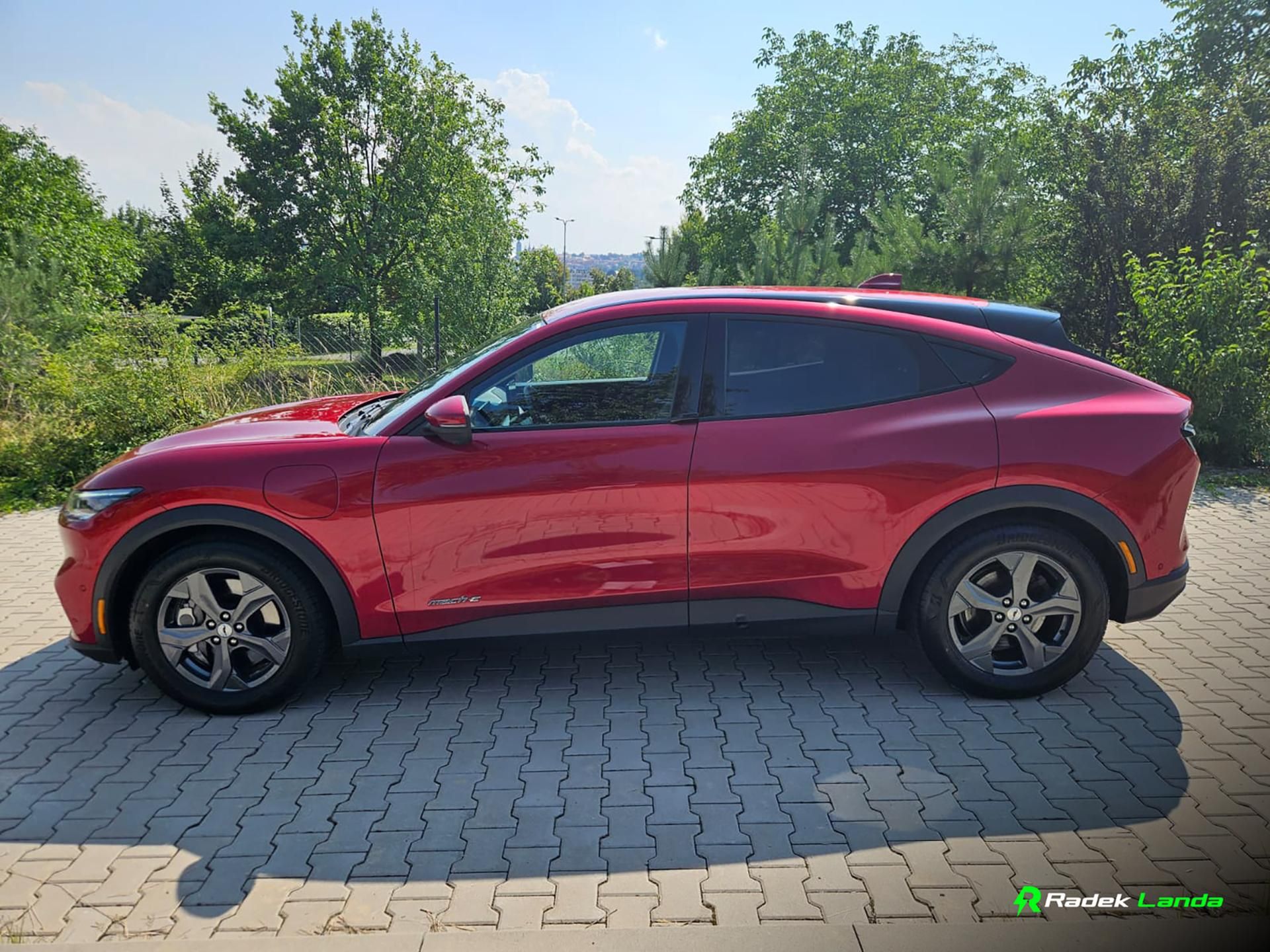 Ford Mustang Mach-E, Mach-E 76 kWh - fotka 2
