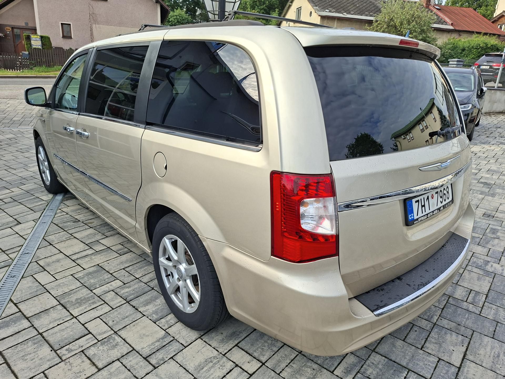 Chrysler Town & Country, 3,6L 7míst, LPG, tažné, 2xkola - fotka 5
