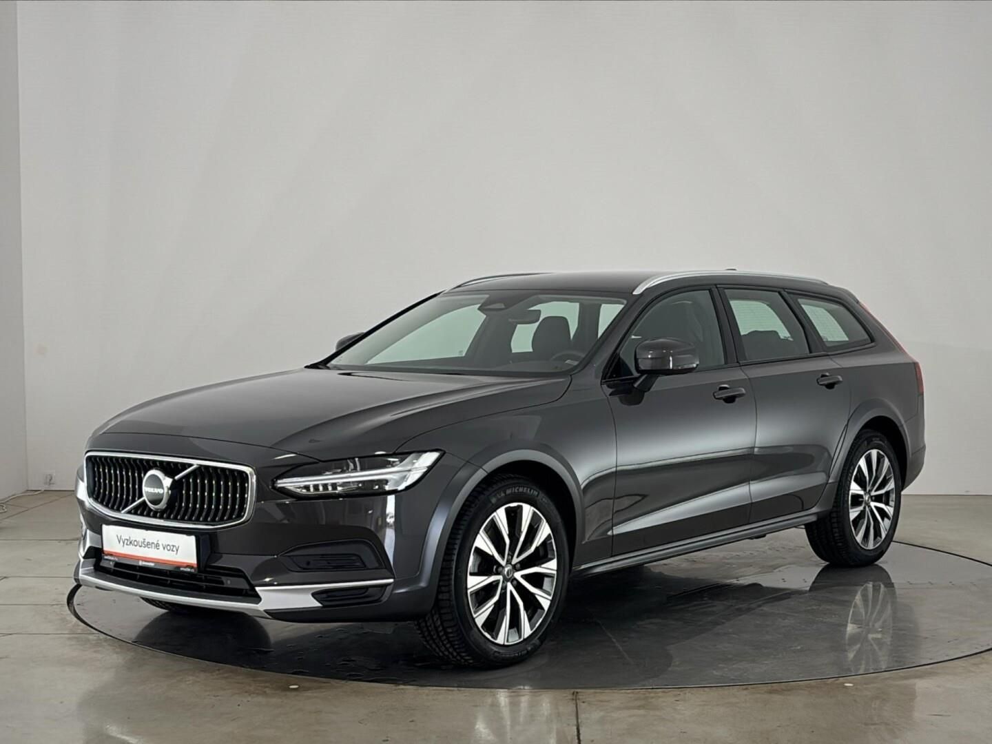 Volvo V90, 2.0 B4 / 145 kW Cross Country
